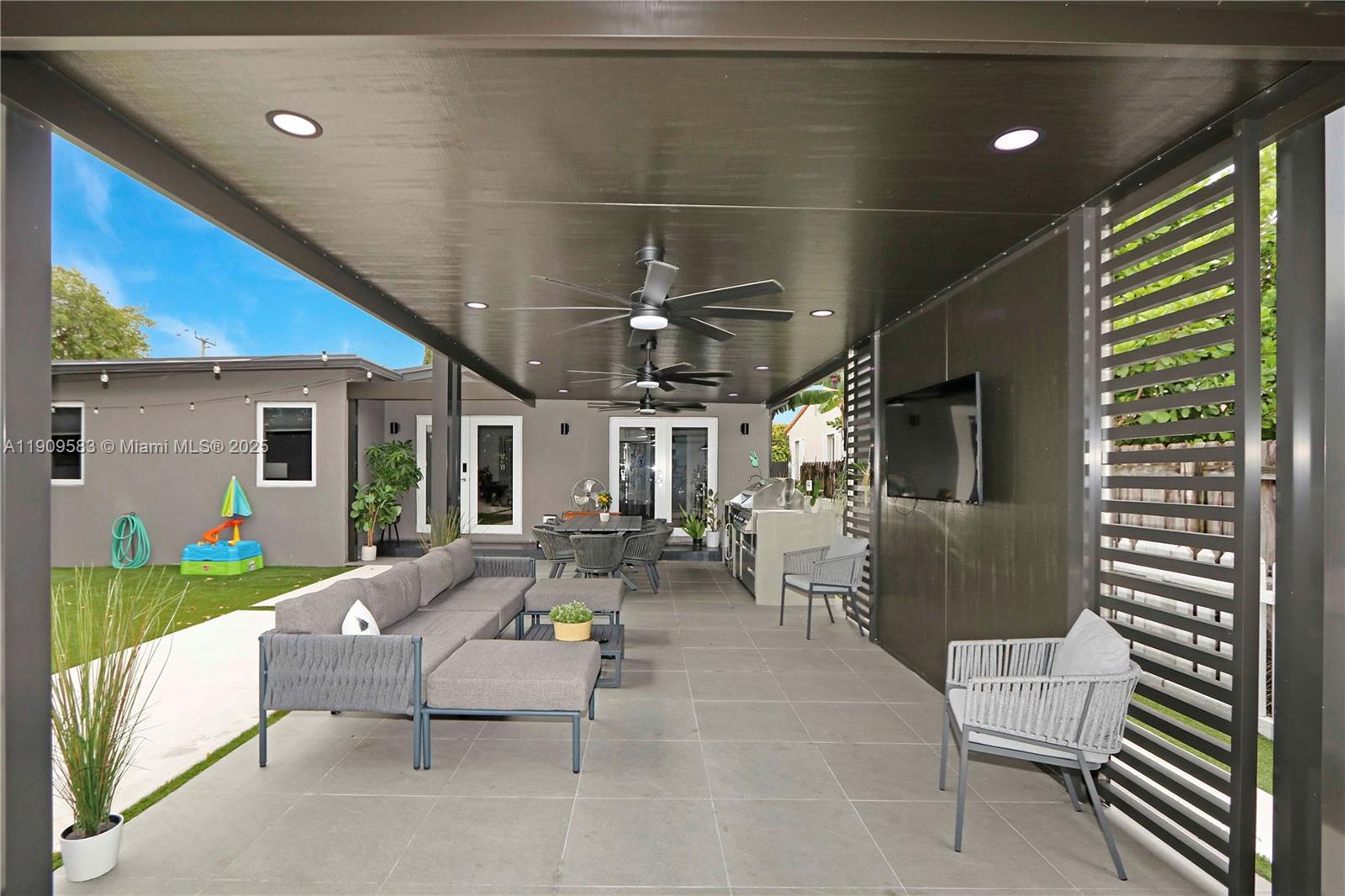 Miami, Florida, 33155, United States, 4 Bedrooms Bedrooms, ,4 BathroomsBathrooms,Residential,For Sale,1987905