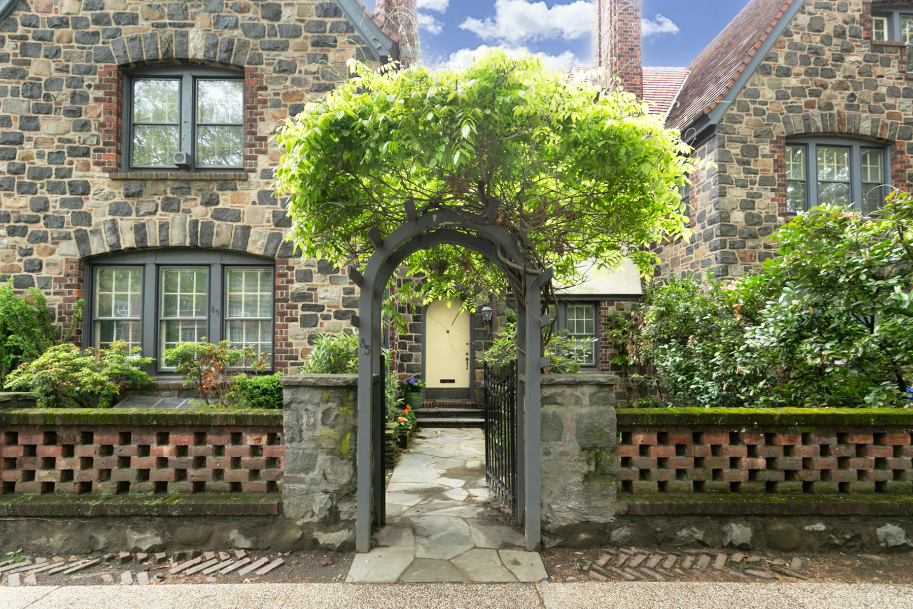  “FOREST HILLS GARDENS FIELDSTONE TOWNHOUSE” - 物件實景