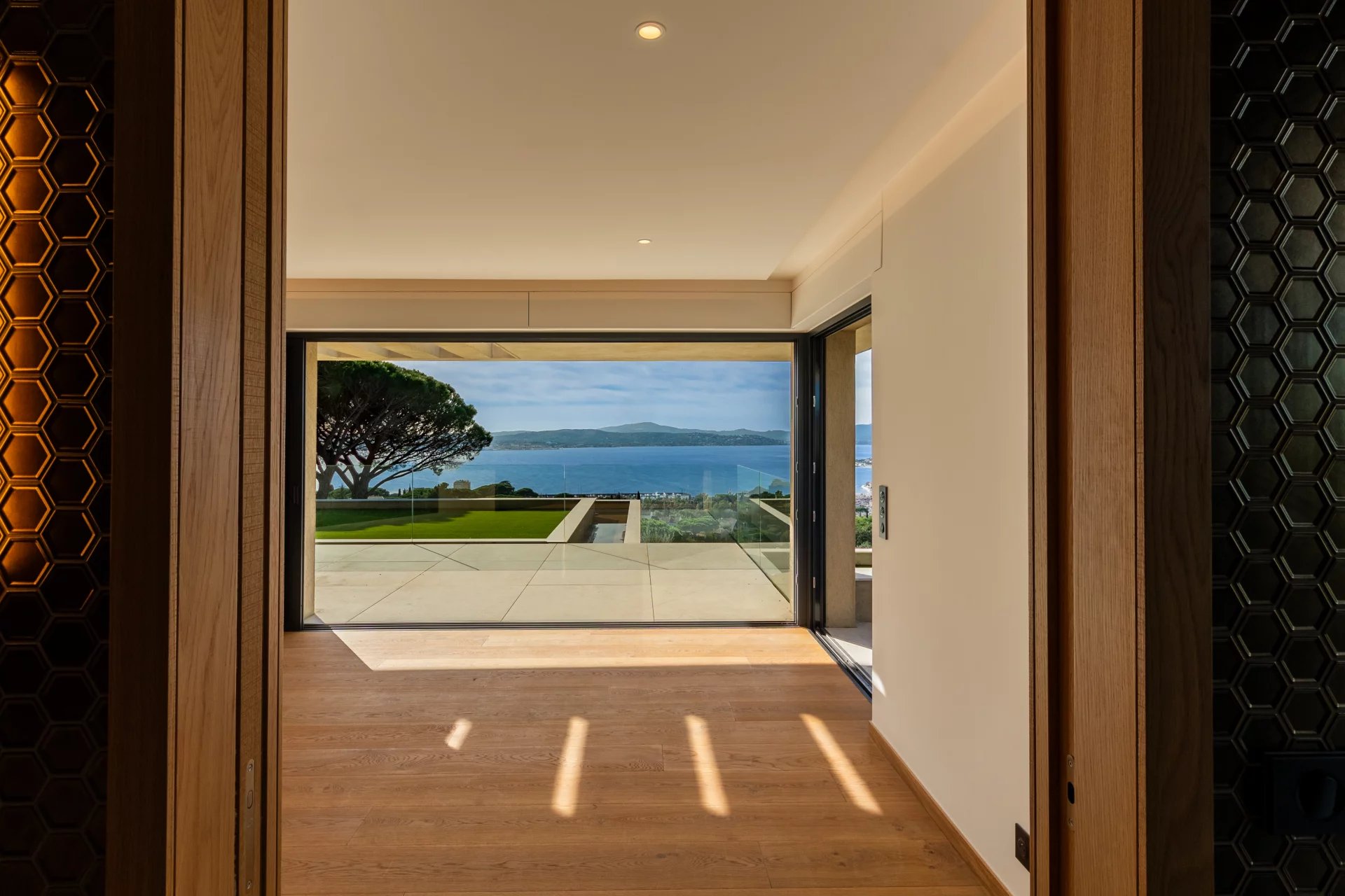 Sainte-Maxime, Provence-Alpes-Côte d’Azur, 83120, FR, 5 Bedrooms Bedrooms, ,5 BathroomsBathrooms,Residential,For Sale,1395369