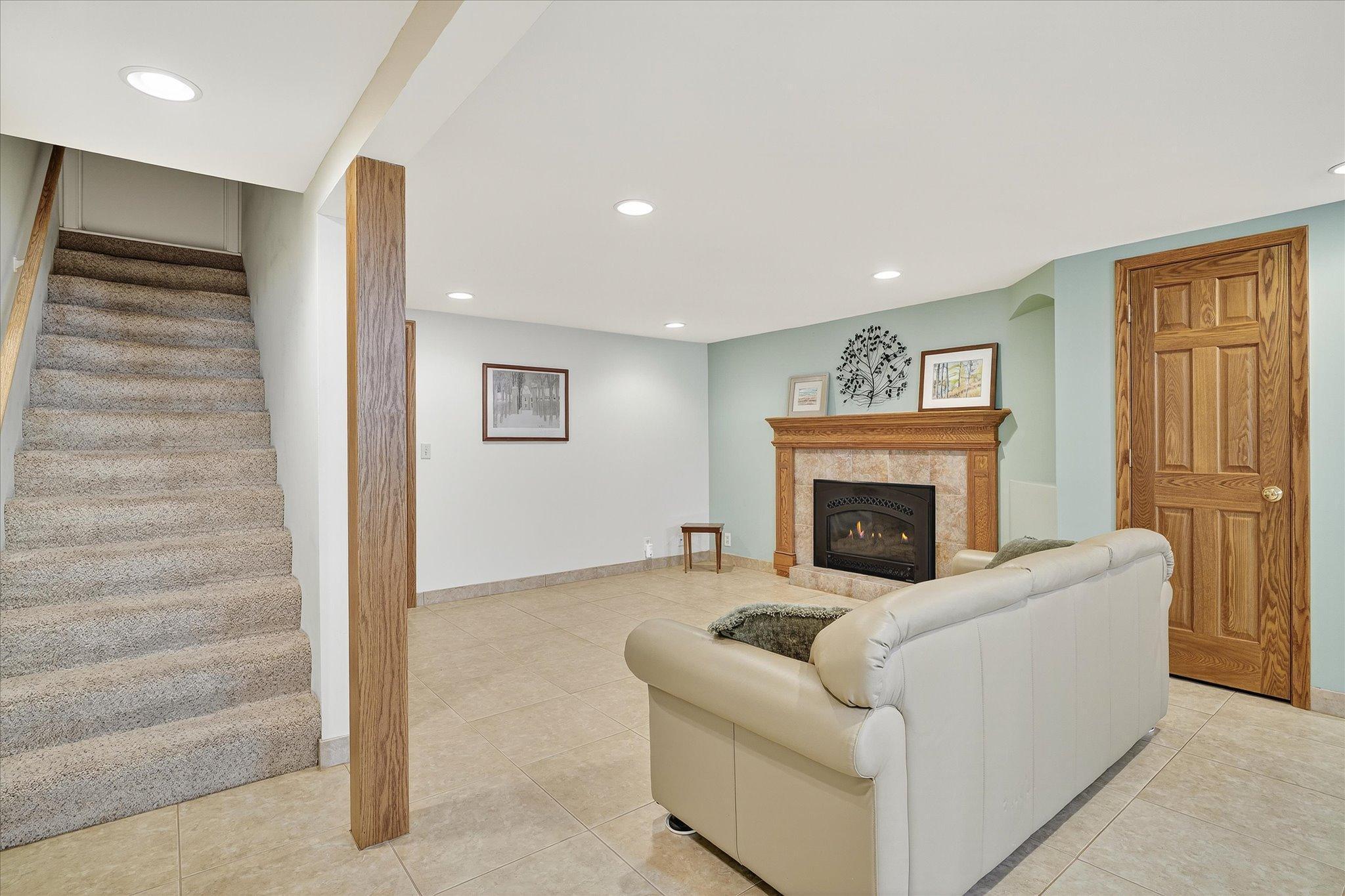 Edina, Minnesota, 55410, United States, 3 Bedrooms Bedrooms, ,1 BathroomBathrooms,Residential,For Sale,1941033