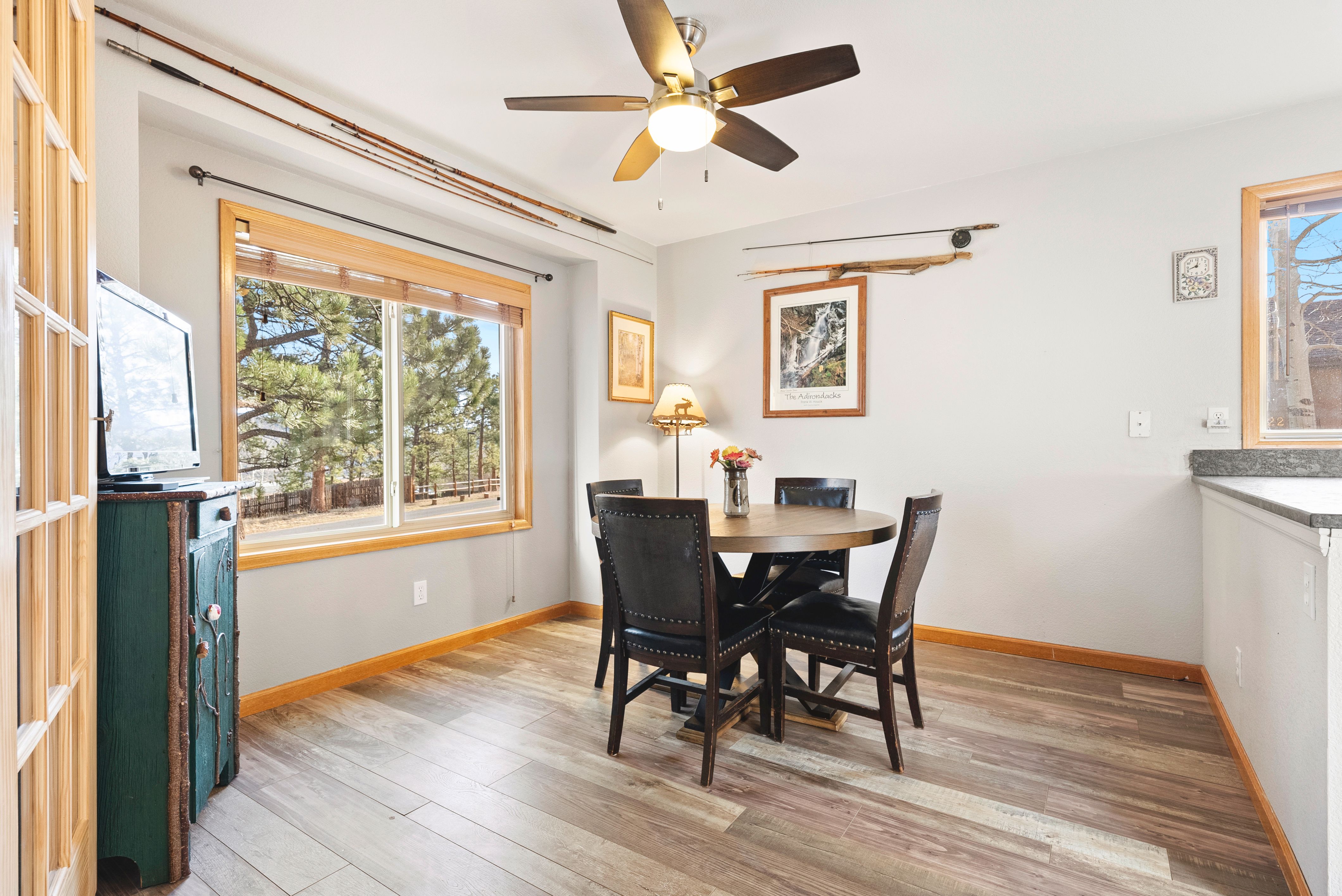  Beautifully Remodeled Home Tucked Away on Quiet Cul-De-Sac - 物件實景