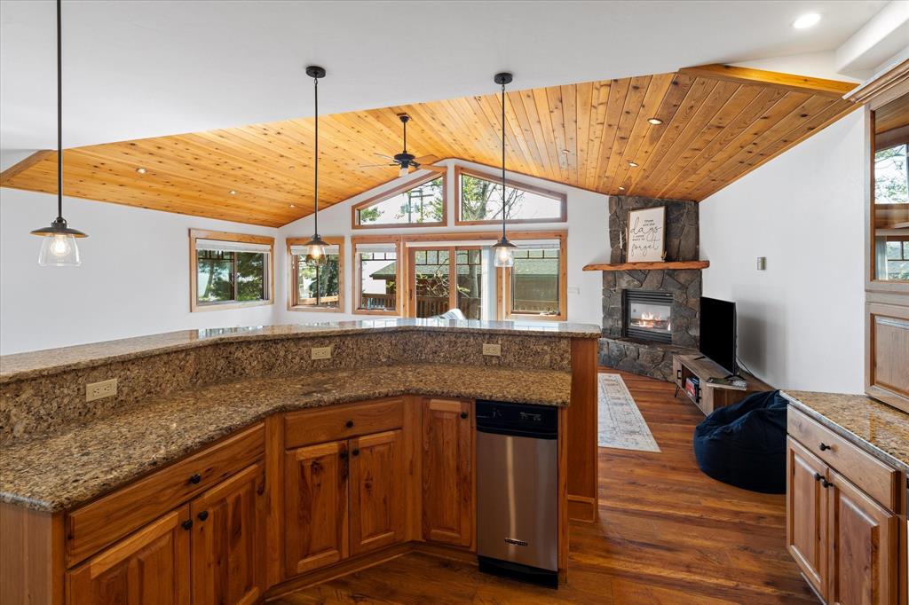 Lakeside, Montana, 59922, United States, 3 Bedrooms Bedrooms, ,2 BathroomsBathrooms,Residential,For Sale,2048351
