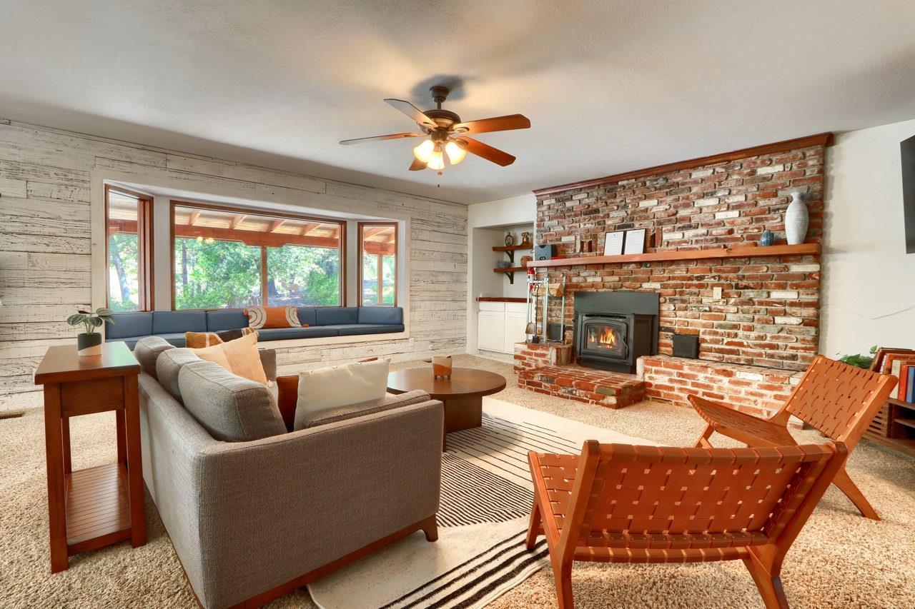 Mariposa, California, 95338, United States, 3 Bedrooms Bedrooms, ,2 BathroomsBathrooms,Residential,For Sale,1916608