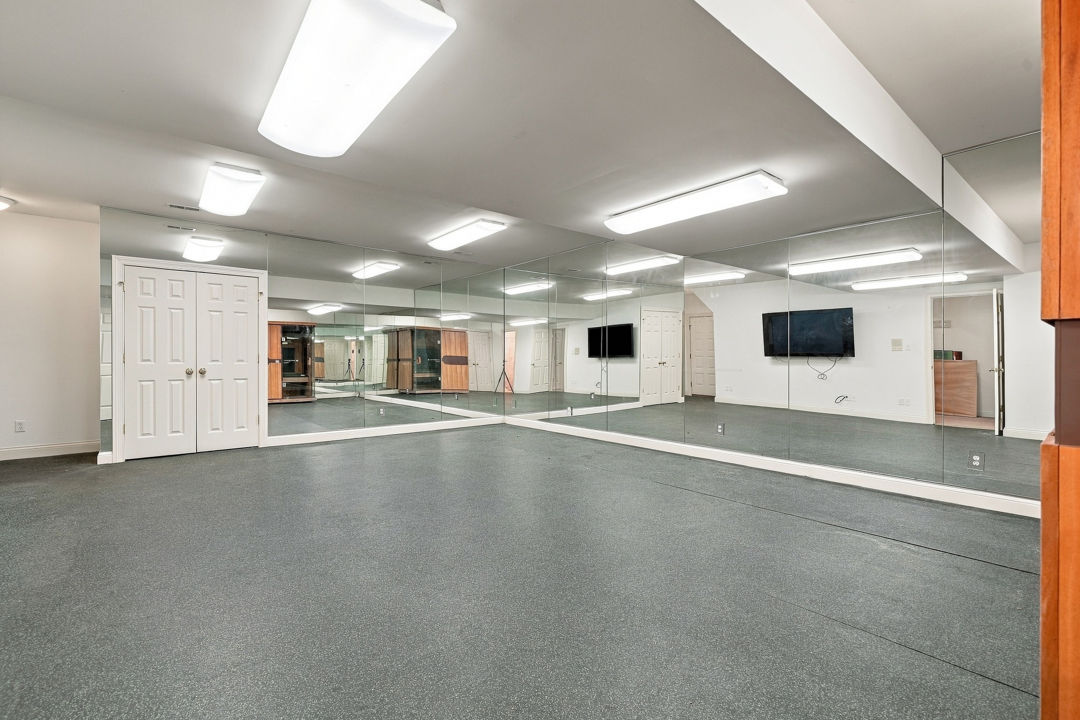  Sophisticated Clayton Home - 物件實景
