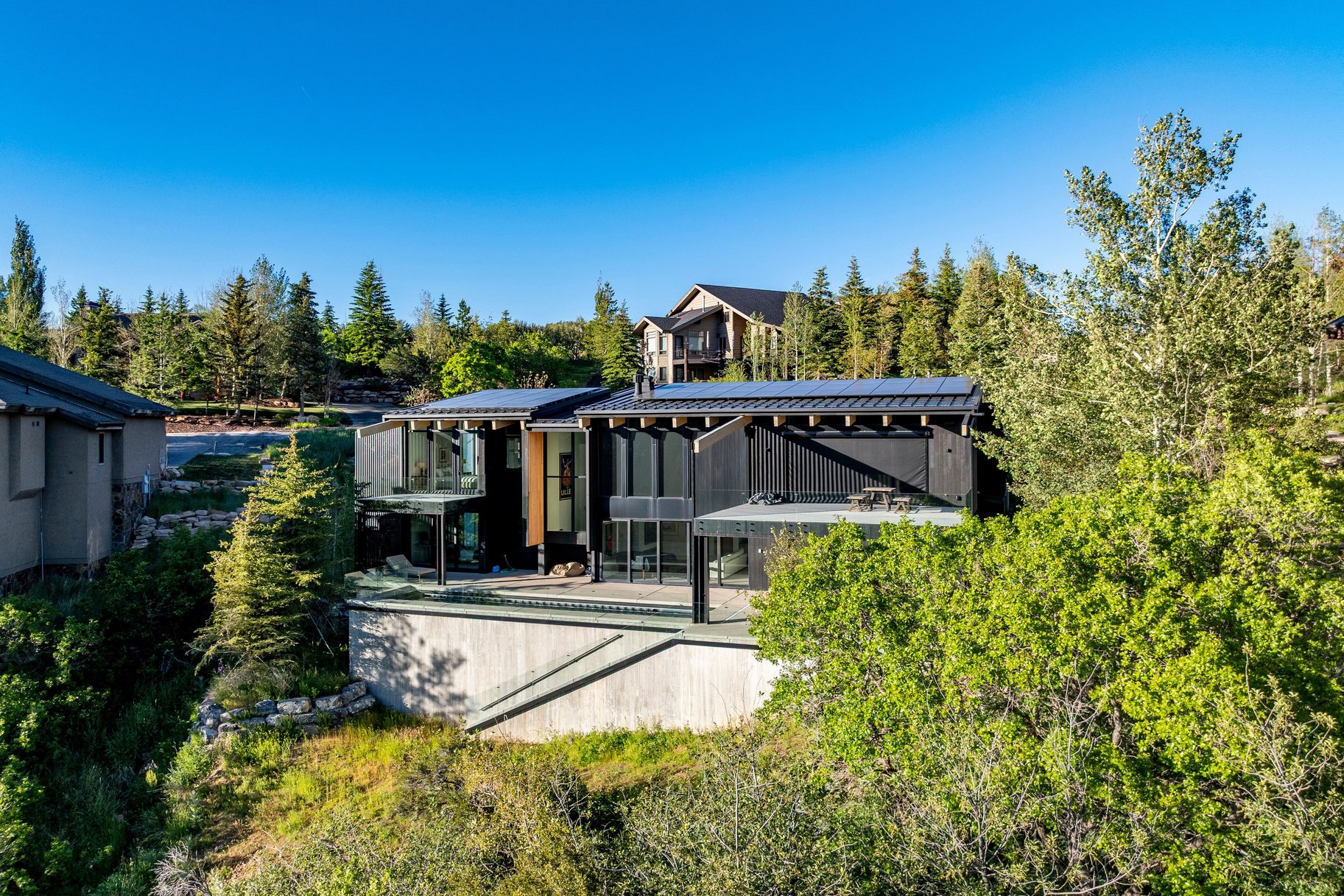  One-of-a-Kind Modern Pinebrook Residence - 物件實景