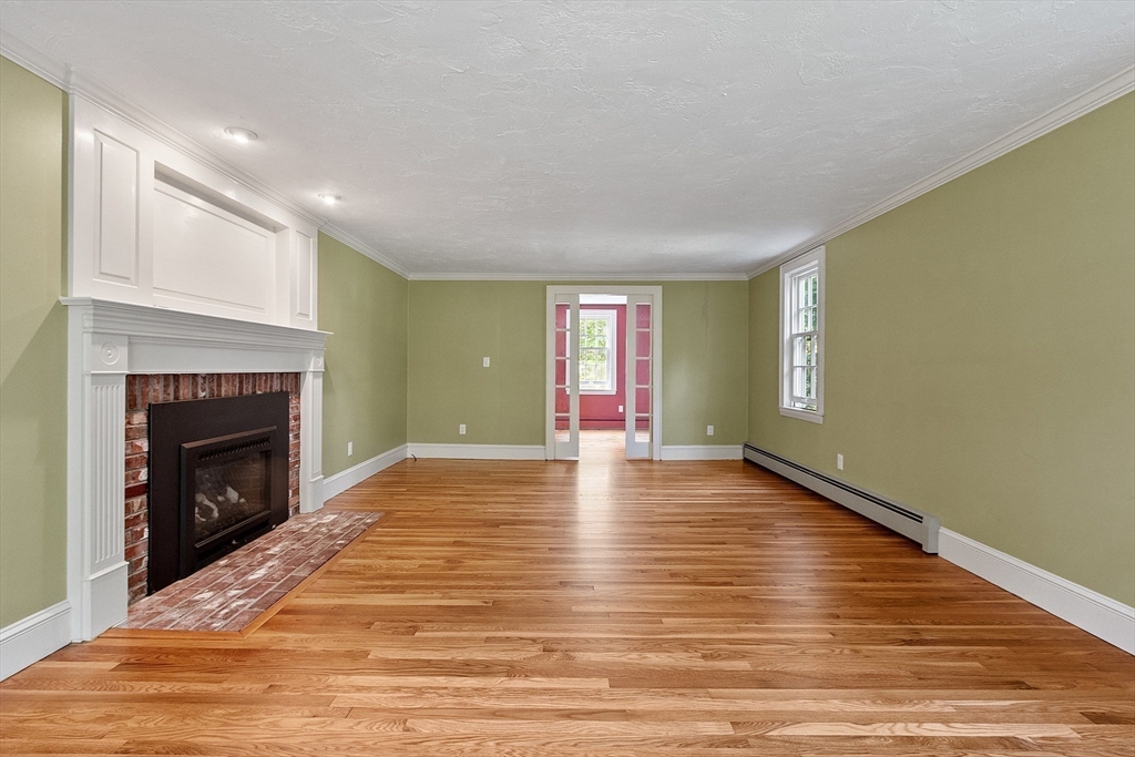 Harvard, Massachusetts, 01451, United States, 4 Bedrooms Bedrooms, ,3 BathroomsBathrooms,Residential,For Sale,1895832