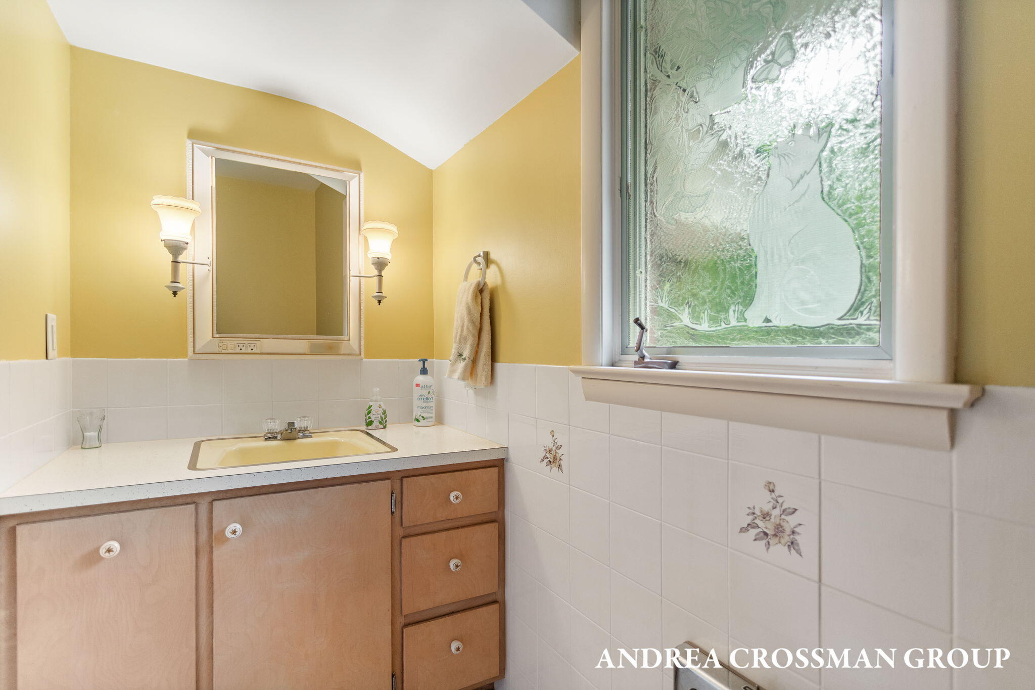 Fennville, Michigan, 49408, United States, 3 Bedrooms Bedrooms, ,2 BathroomsBathrooms,Residential,For Sale,1826575