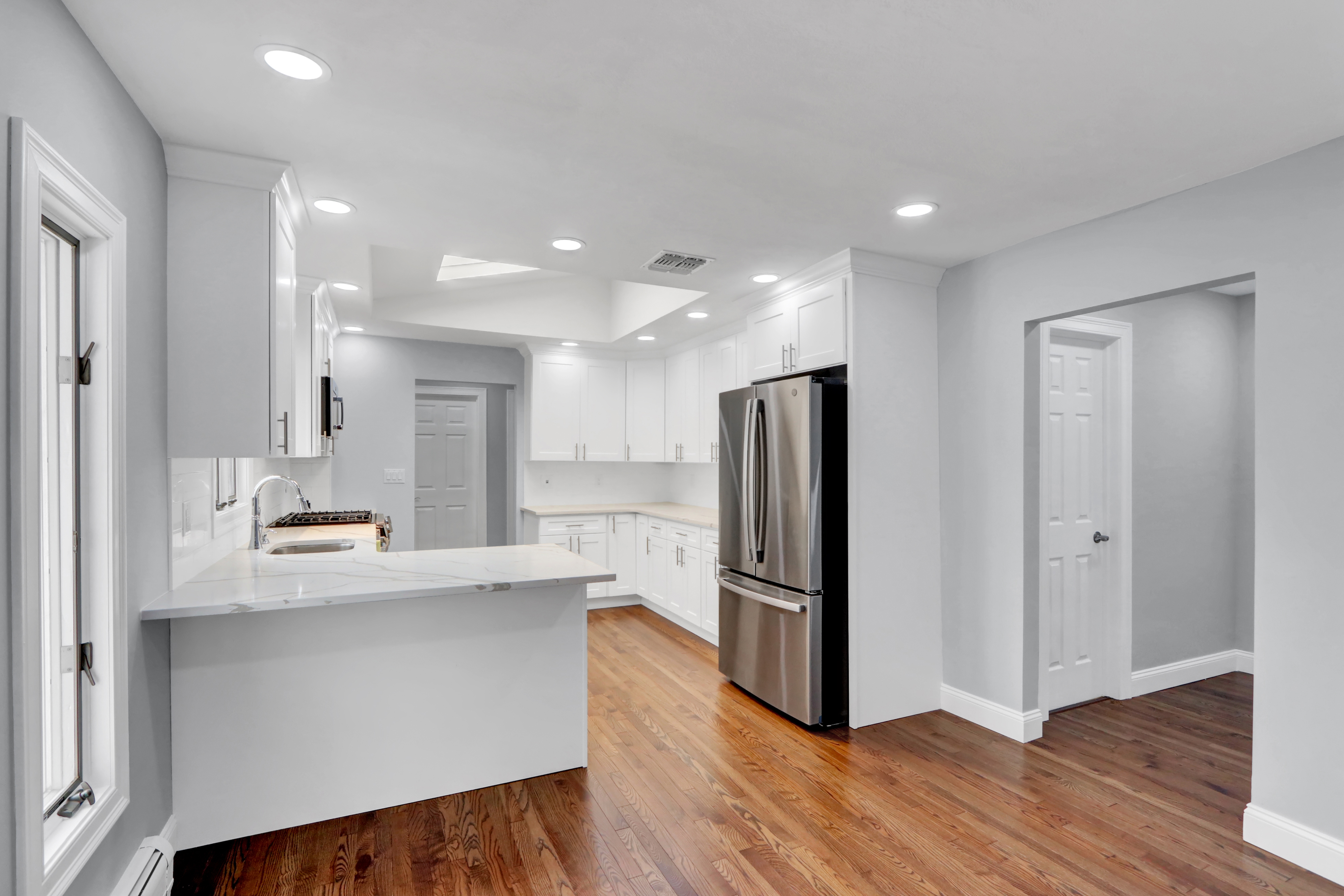West Islip, New York, 11795, United States, 3 Bedrooms Bedrooms, ,2 BathroomsBathrooms,Residential,For Sale,1920311
