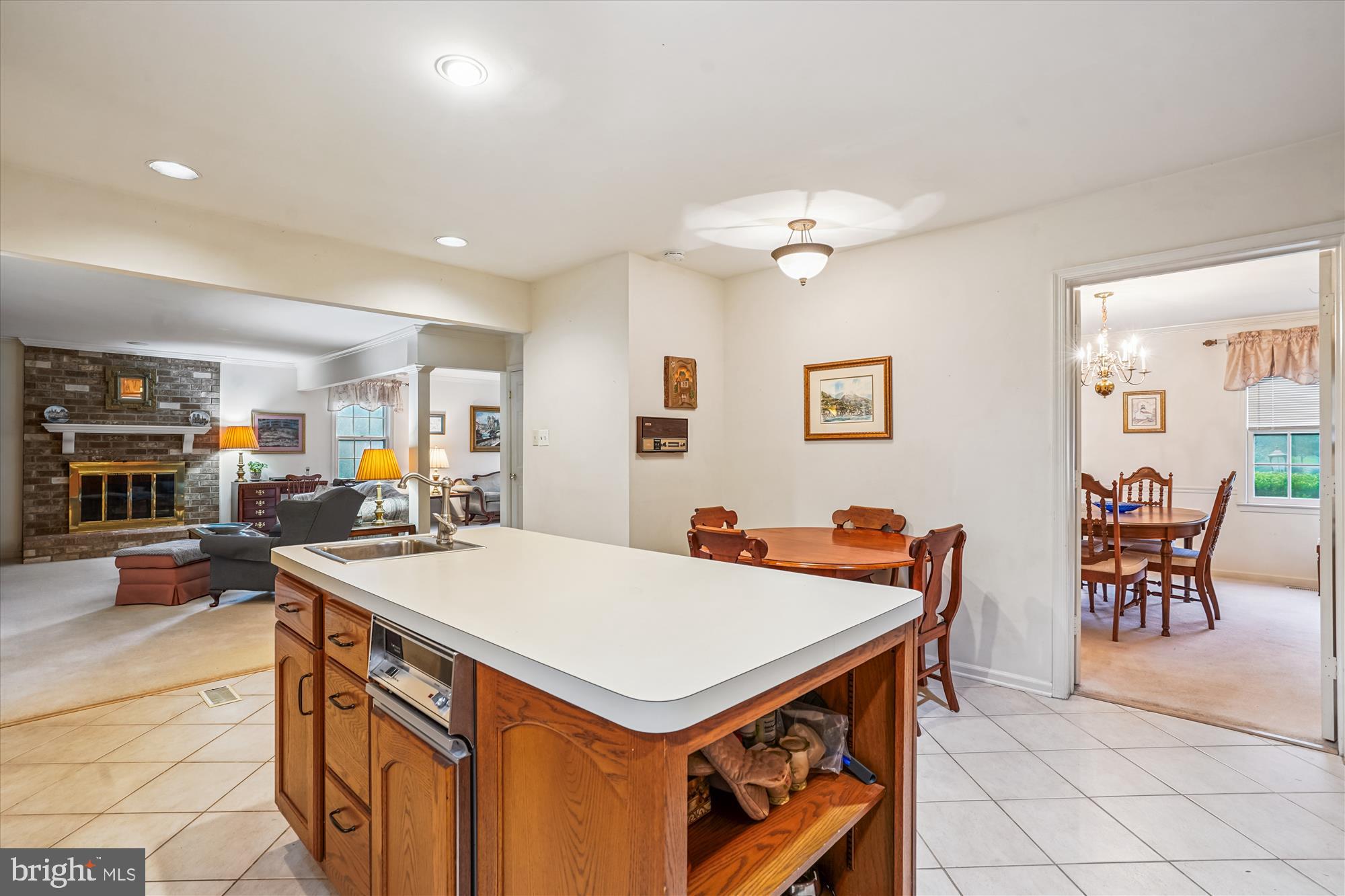 Burke, Virginia, 22015, United States, 5 Bedrooms Bedrooms, ,4 BathroomsBathrooms,Residential,For Sale,1905791
