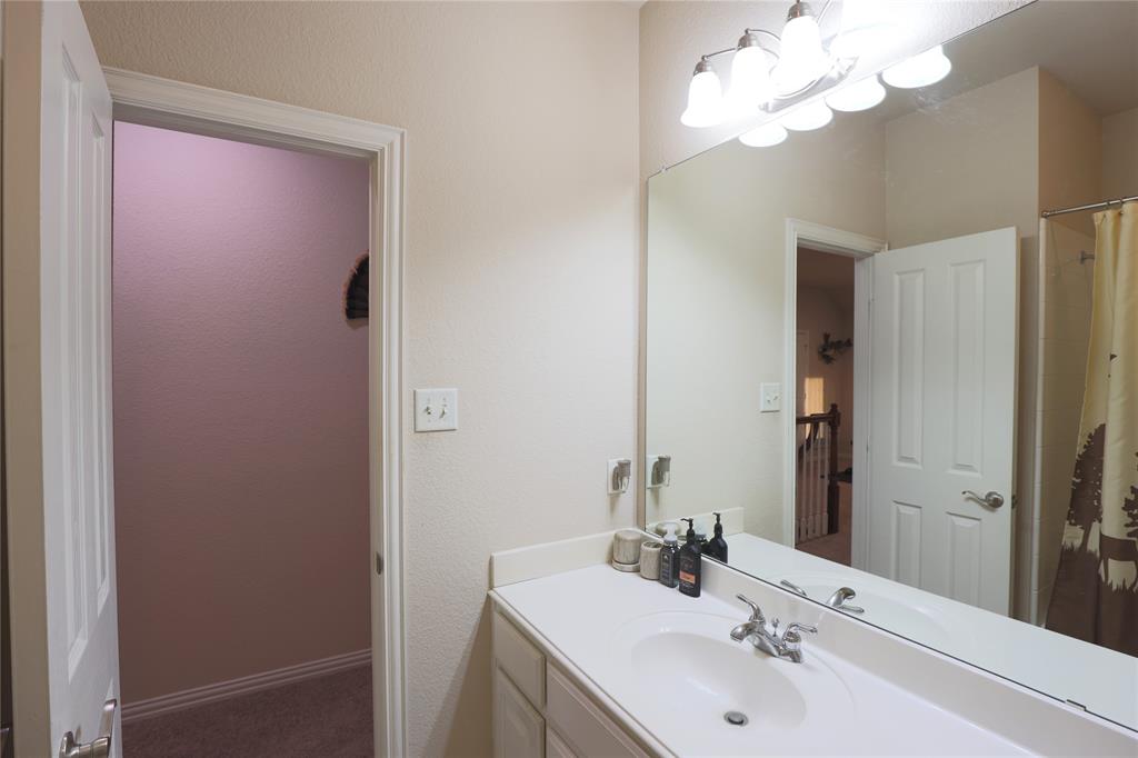 Euless, Texas, 76039, United States, 4 Bedrooms Bedrooms, ,3 BathroomsBathrooms,Residential,For Sale,2033775