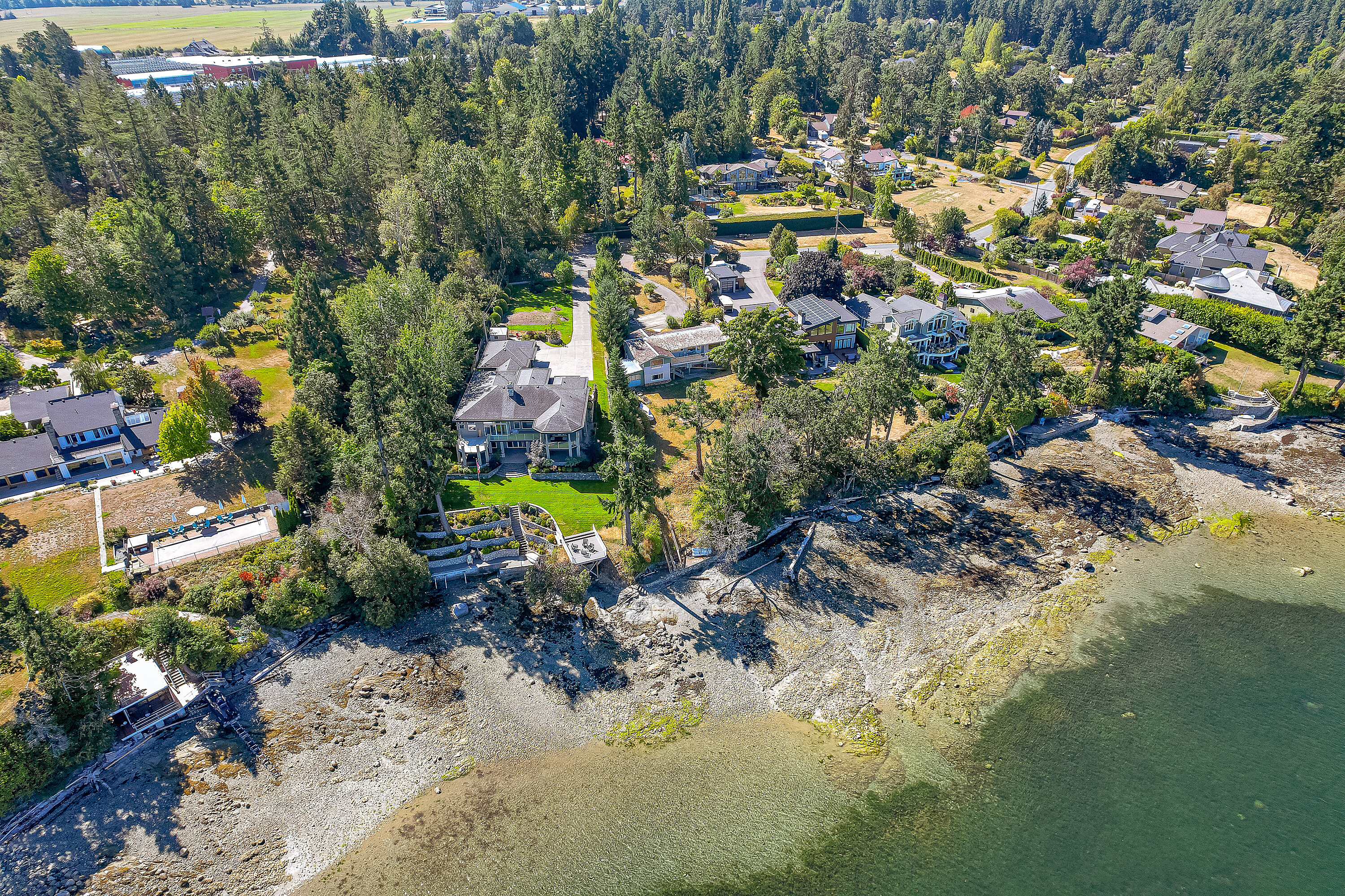  Prime Waterfront Home - 物件實景