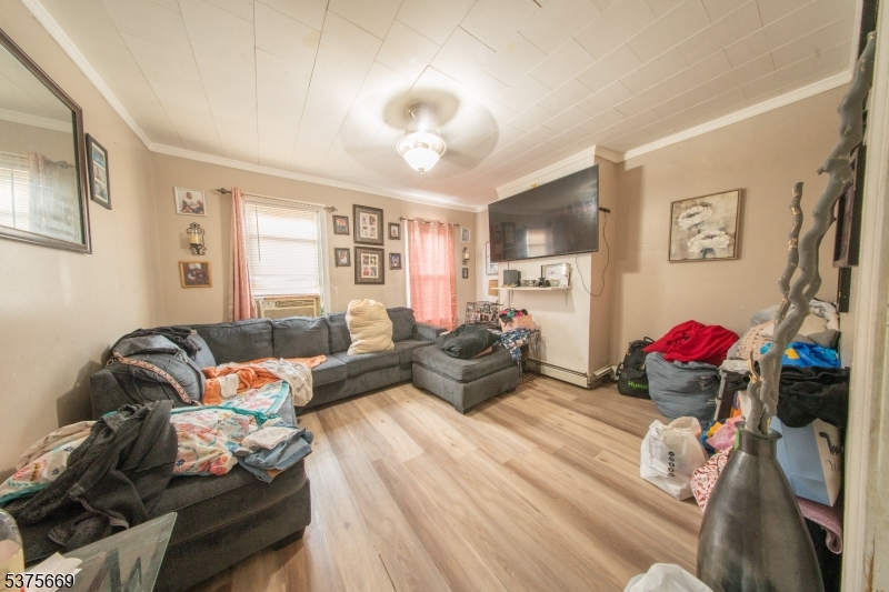Paterson City, New Jersey, 07524, United States, 7 Bedrooms Bedrooms, ,3 BathroomsBathrooms,Residential,For Sale,1906388