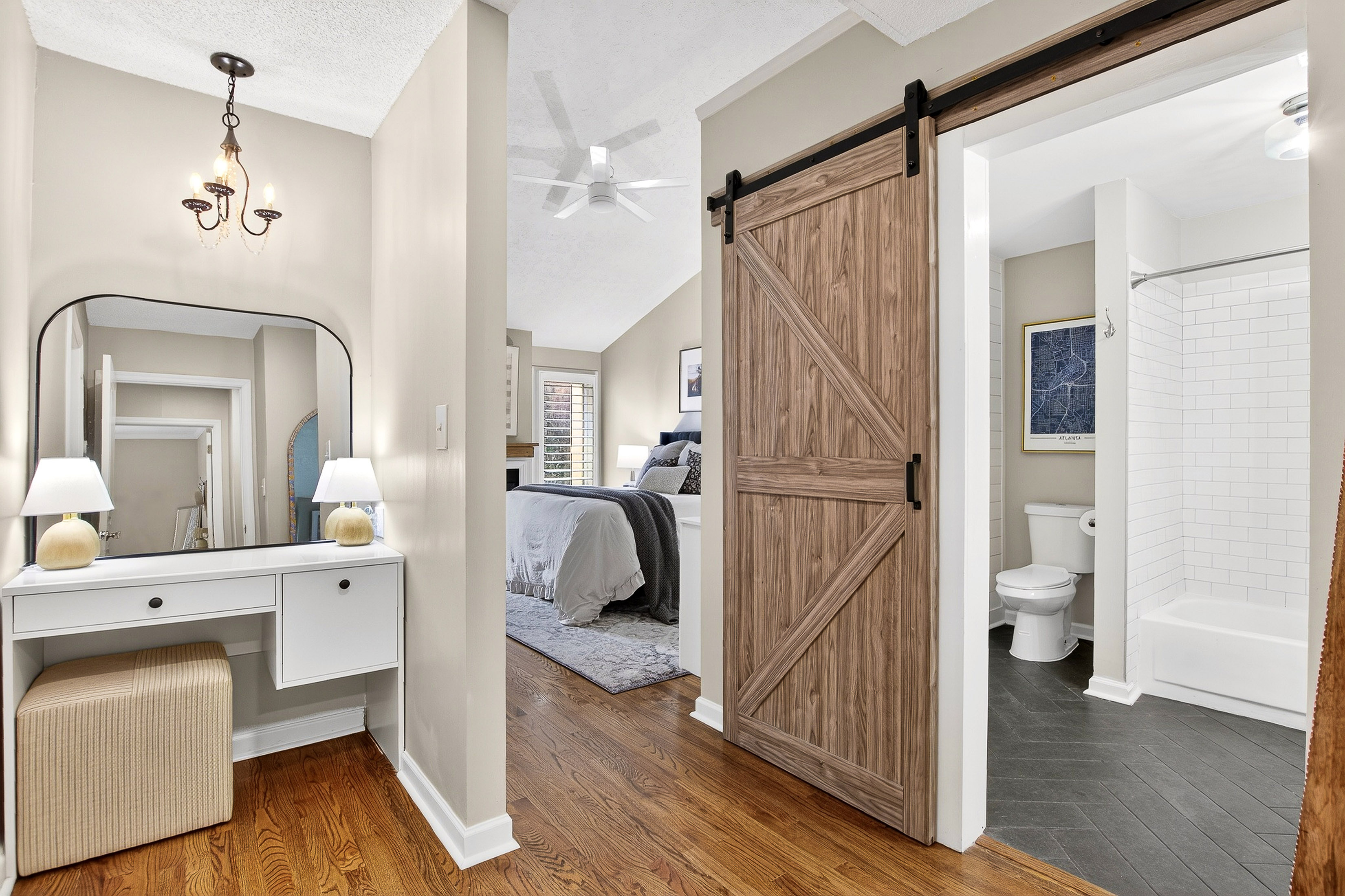  Spacious and Updated Townhome Offers Comfort, Charm and Convenience - 物件實景