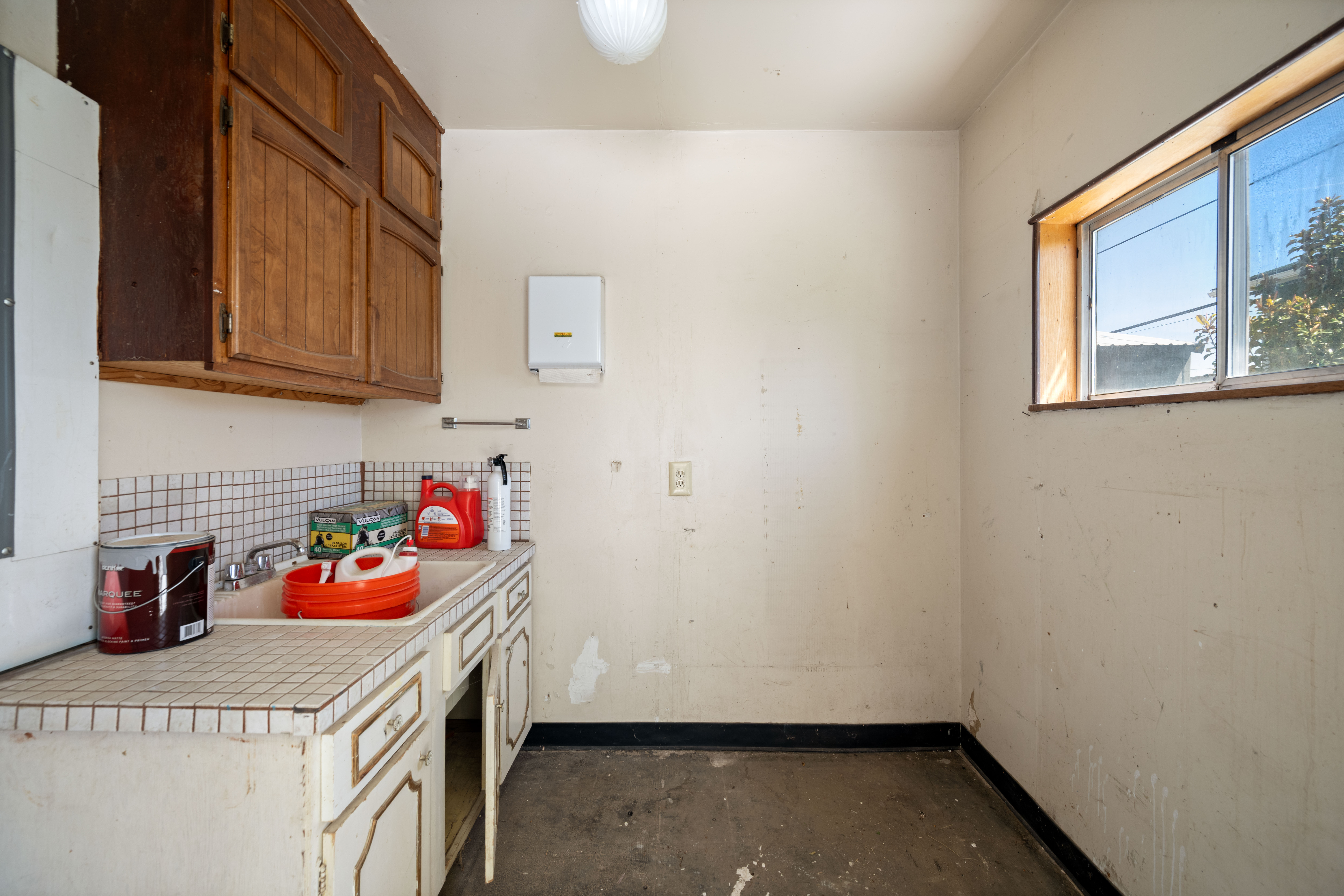  Fully Updated Kitchen, Bathrooms, Floors & More - 物件實景