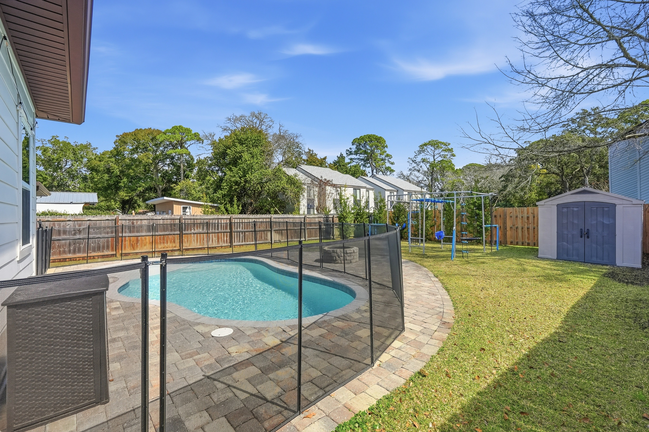  Modern Coastal Pool Home Near Water Access - 物件實景