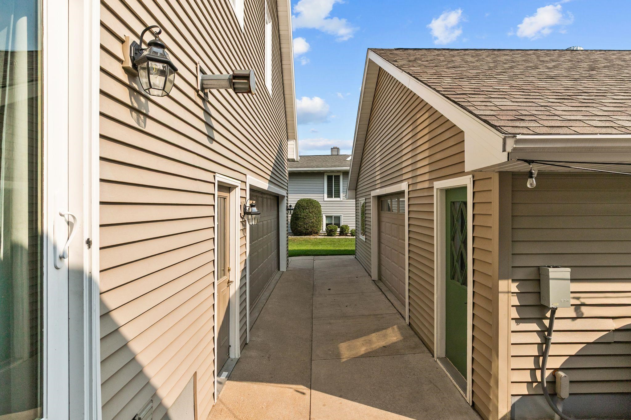 Winneconne, Wisconsin, 54986, United States, 3 Bedrooms Bedrooms, ,4 BathroomsBathrooms,Residential,For Sale,1944874