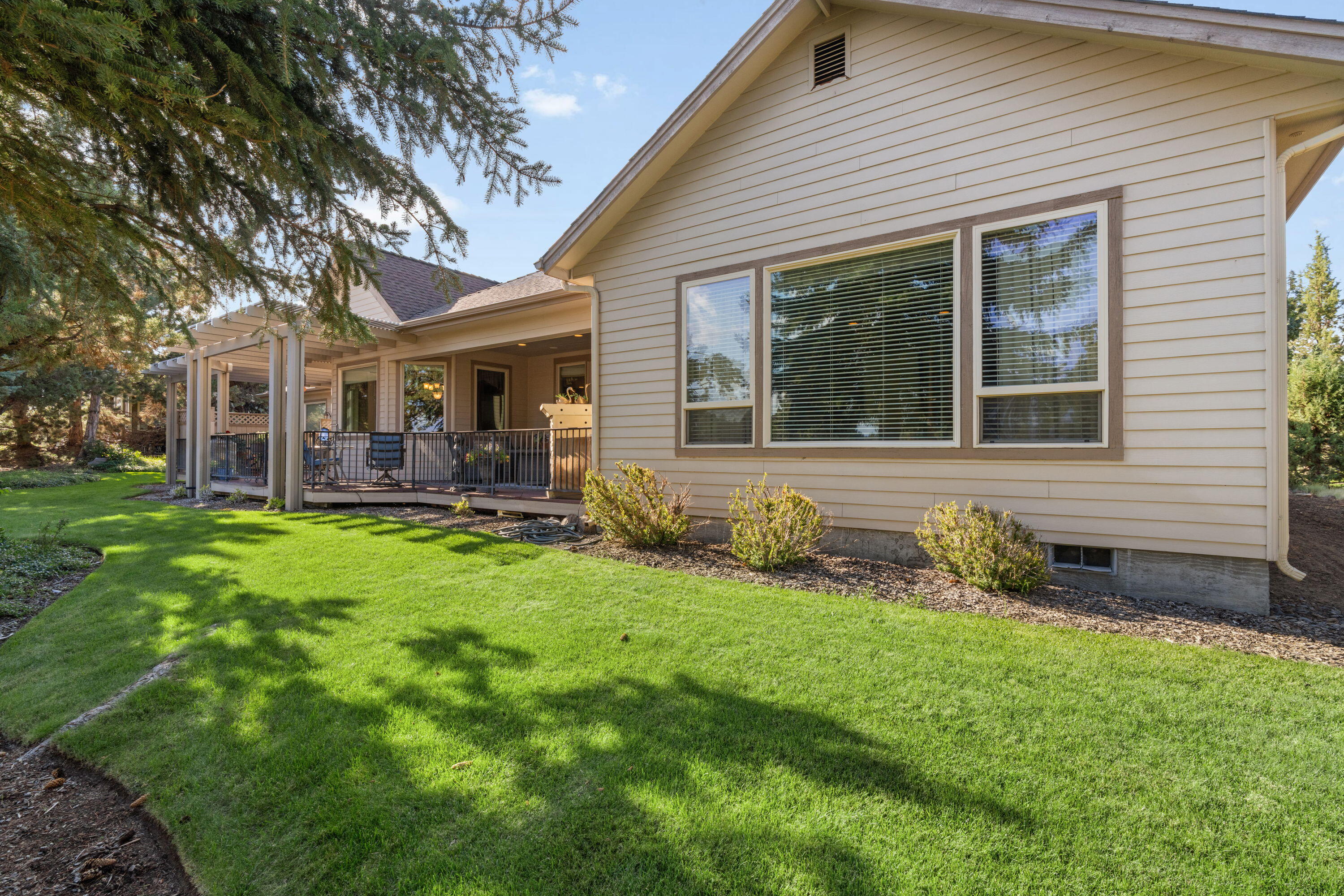 Redmond, Oregon, 97756, United States, 3 Bedrooms Bedrooms, ,3 BathroomsBathrooms,Residential,For Sale,1926997