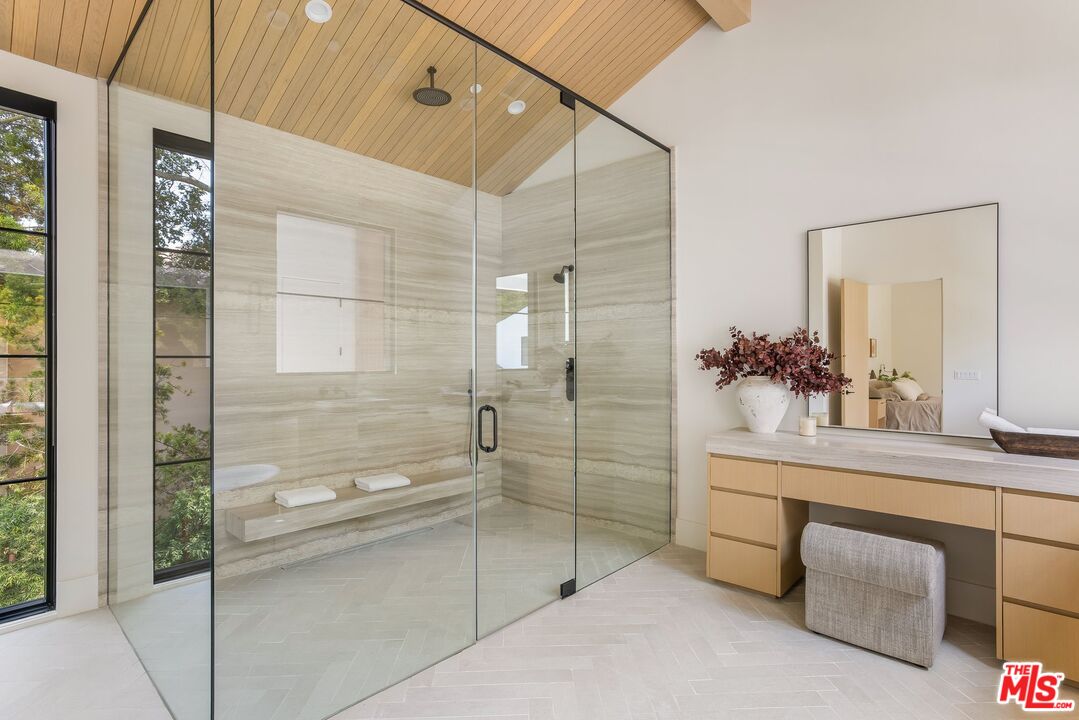 Los Angeles, California, 90049, United States, 5 Bedrooms Bedrooms, ,3 BathroomsBathrooms,Residential,For Sale,1839044