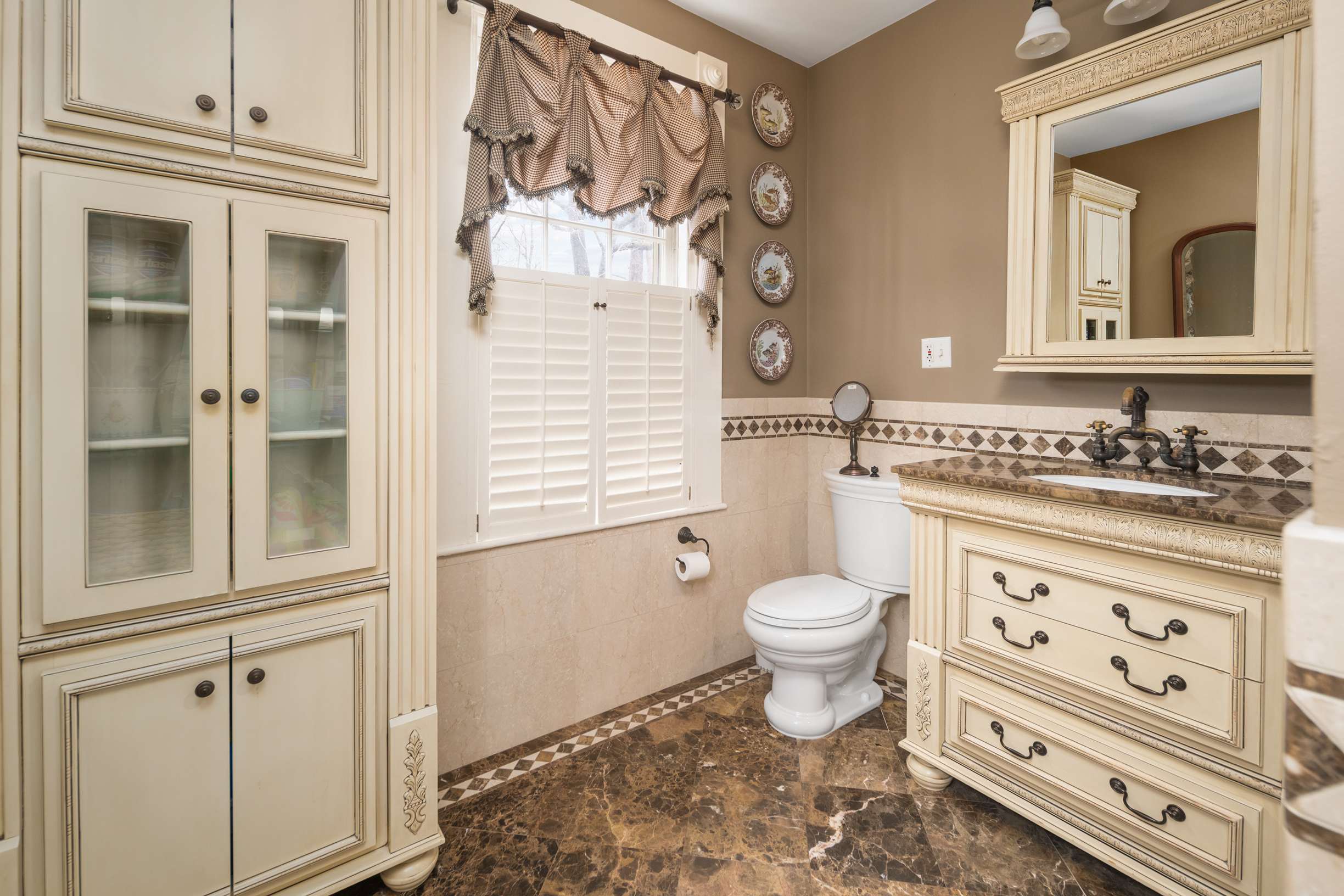  Grand New Englander with 2 Bedroom Apartment in York Village - 物件實景