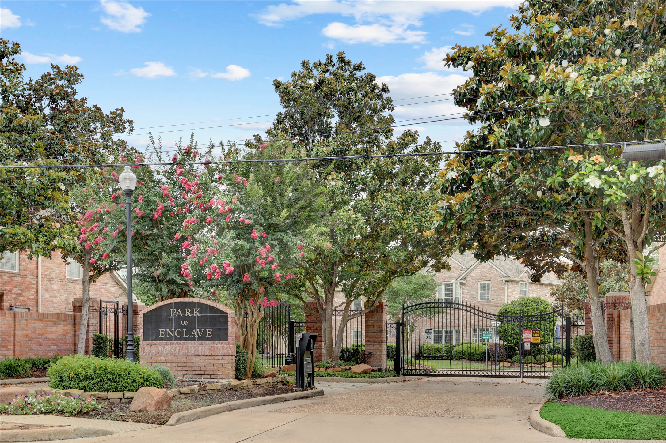  1135 Enclave Square W - 物件實景