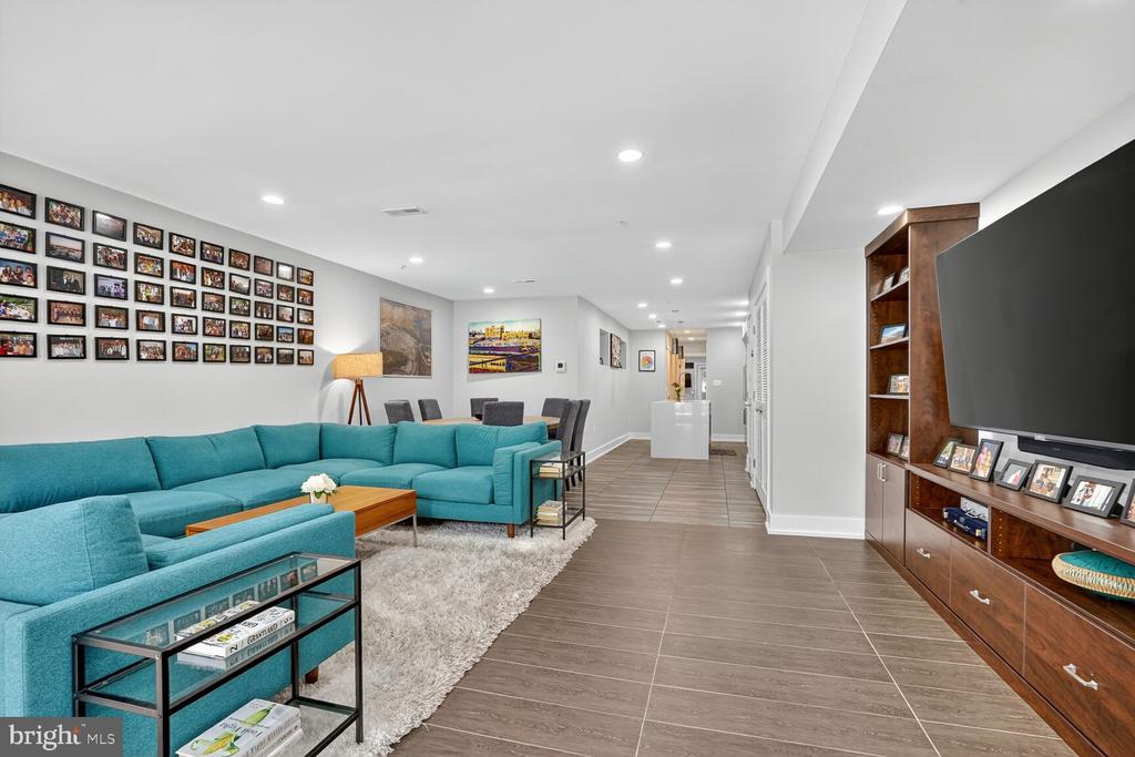 Washington, District of Columbia, 20010, United States, 2 Bedrooms Bedrooms, ,2 BathroomsBathrooms,Residential,For Sale,1975364