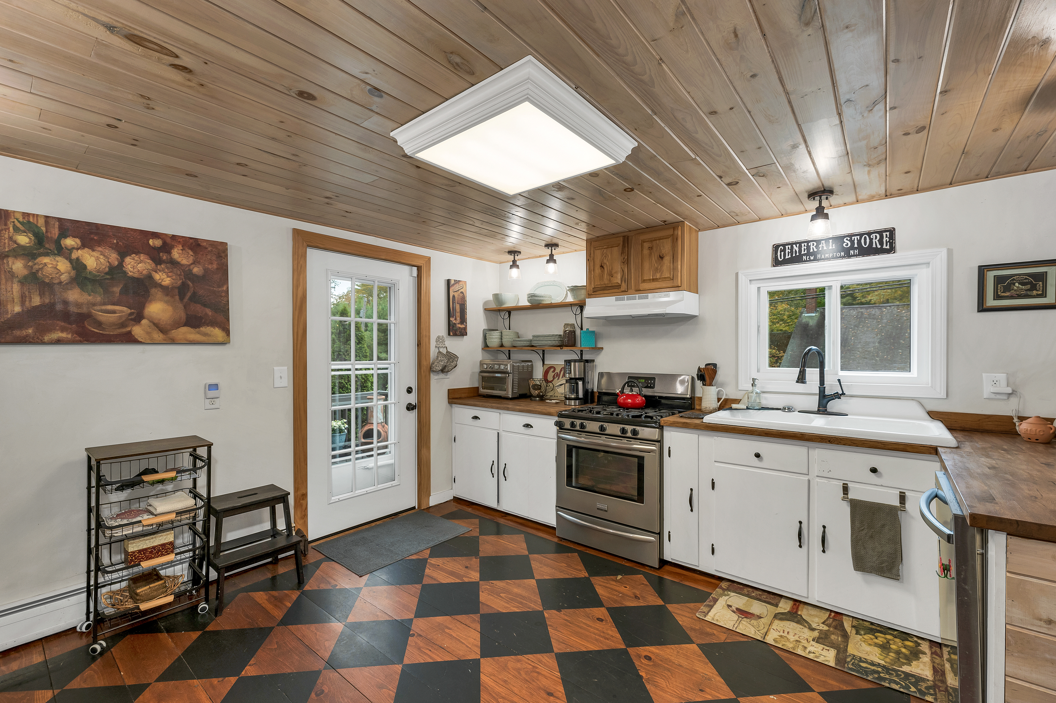 New Hampton, New Hampshire, 03256, United States, 3 Bedrooms Bedrooms, ,2 BathroomsBathrooms,Residential,For Sale,1976392