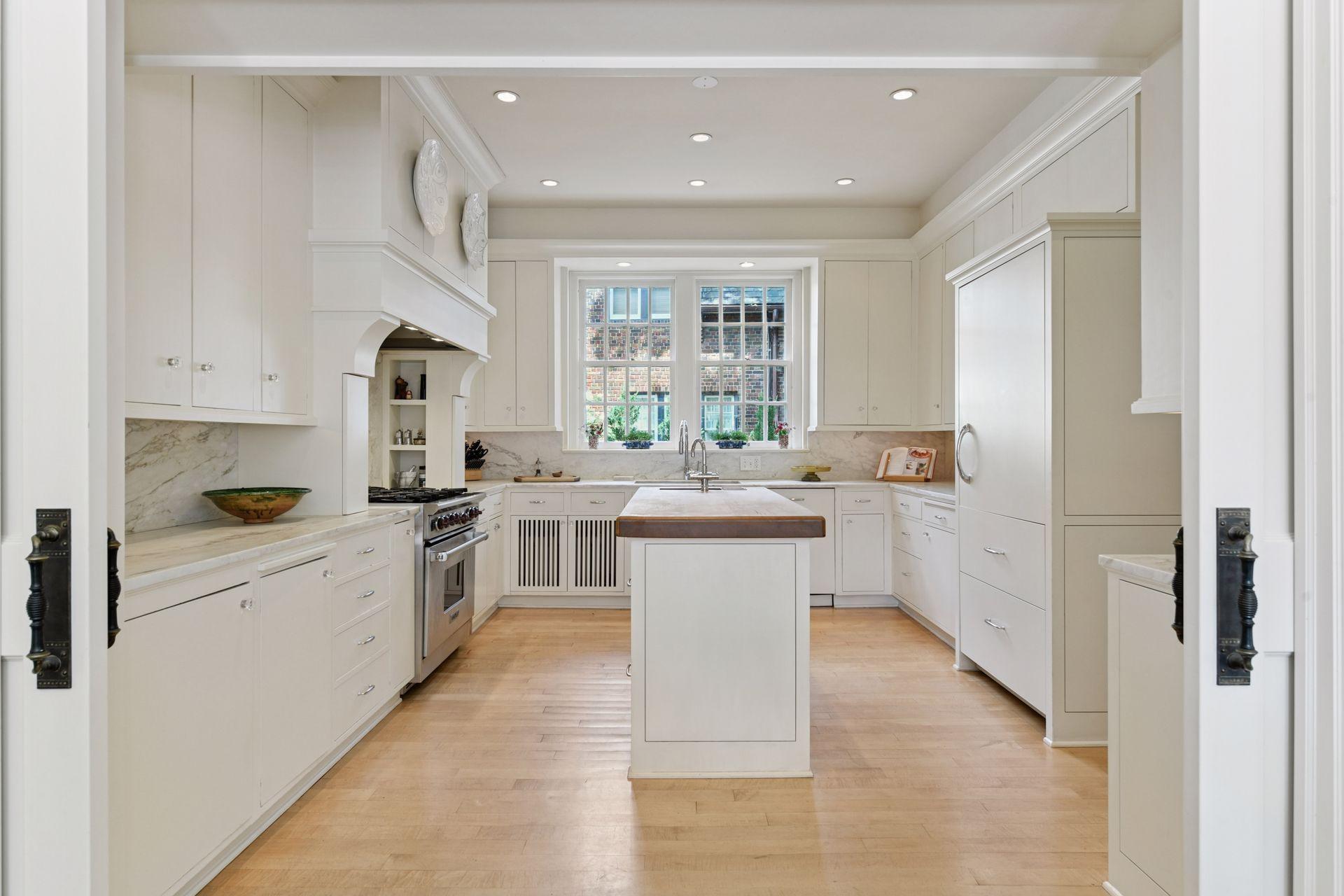 Minneapolis, Minnesota, 55405, United States, 5 Bedrooms Bedrooms, ,4 BathroomsBathrooms,Residential,For Sale,1989086