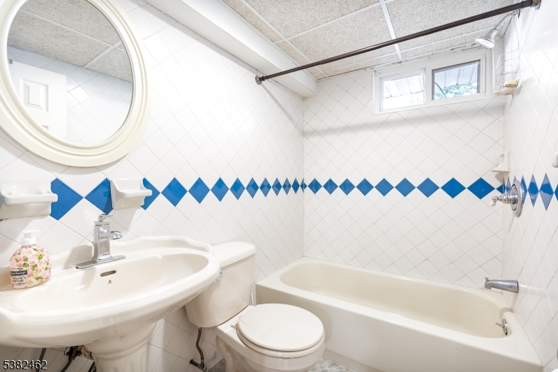 Rahway City, New Jersey, 07065, United States, 3 Bedrooms Bedrooms, ,3 BathroomsBathrooms,Residential,For Sale,1996239