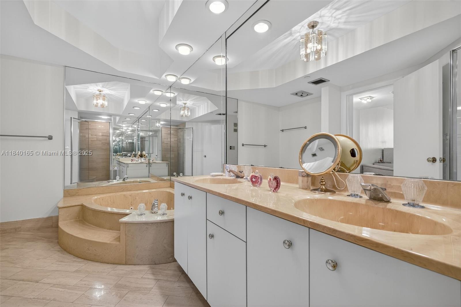 Aventura, Florida, 33180, United States, 2 Bedrooms Bedrooms, ,2 BathroomsBathrooms,Residential,For Sale,1897536