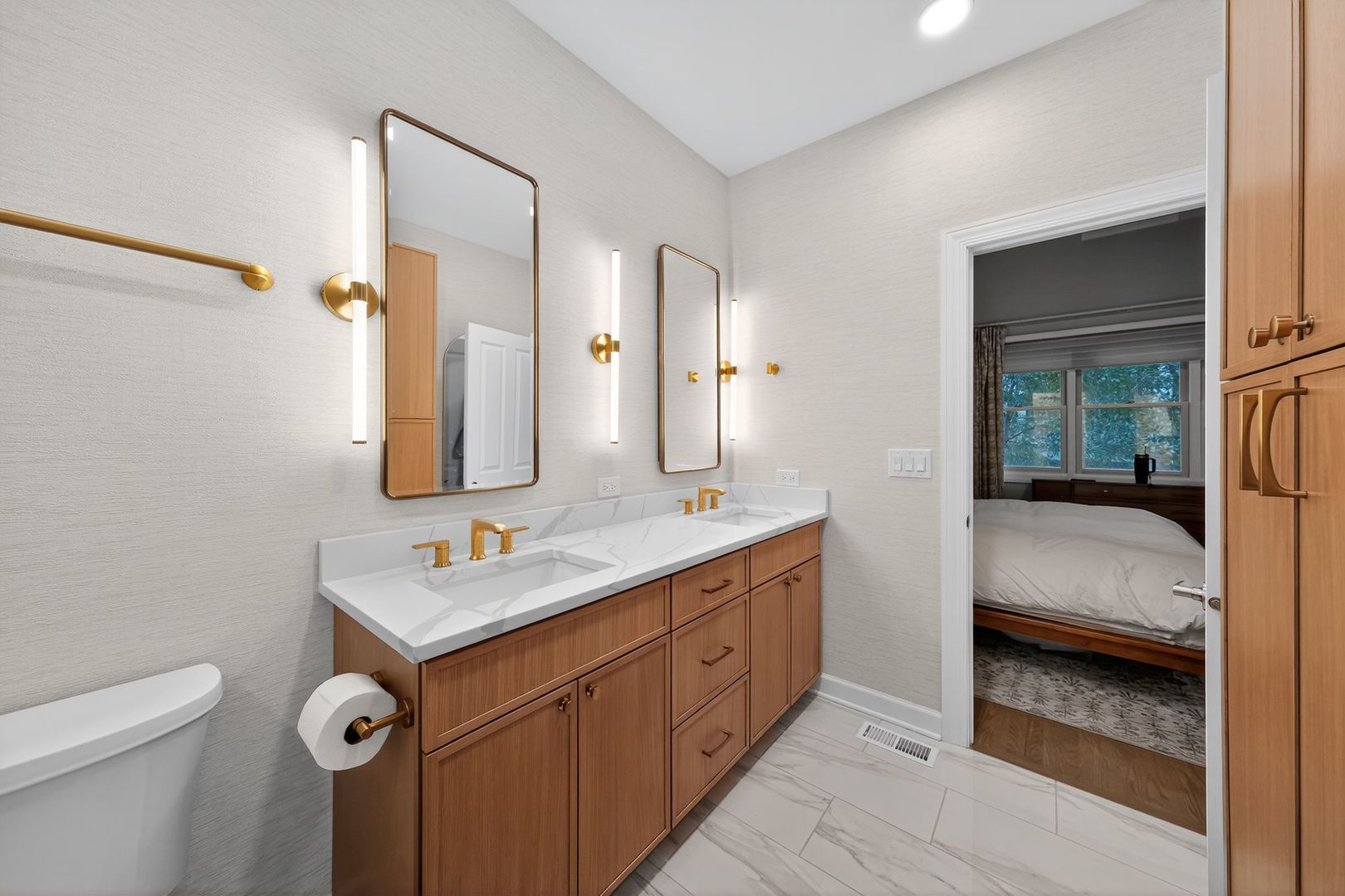 Chicago, Illinois, 60616, United States, 3 Bedrooms Bedrooms, ,3 BathroomsBathrooms,Residential,For Sale,1986457