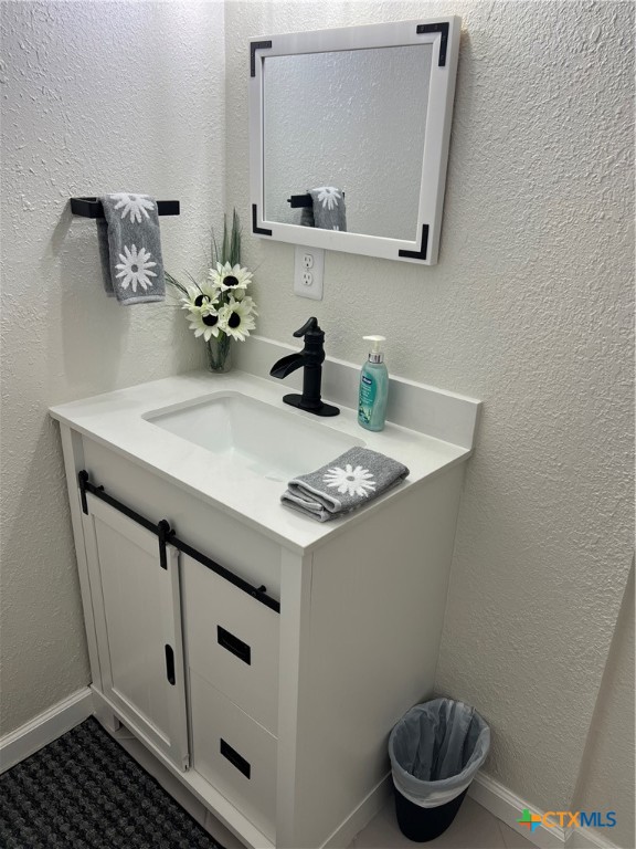 Hallettsville, Texas, 77964, United States, 4 Bedrooms Bedrooms, ,3 BathroomsBathrooms,Residential,For Sale,1988312