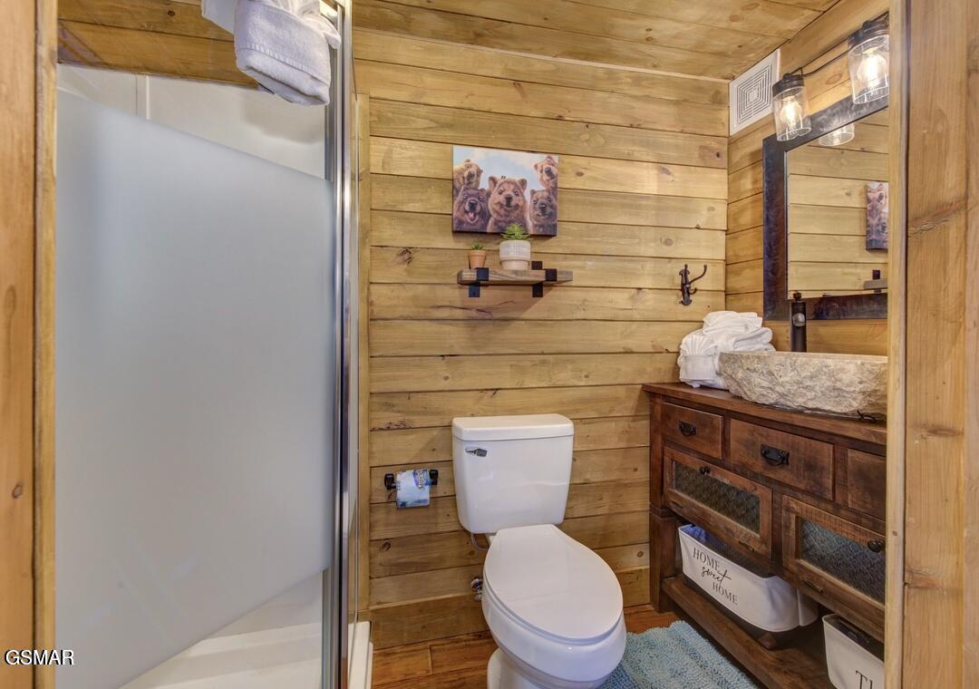 Cosby, Tennessee, 37722, United States, 3 Bedrooms Bedrooms, ,4 BathroomsBathrooms,Residential,For Sale,2036107