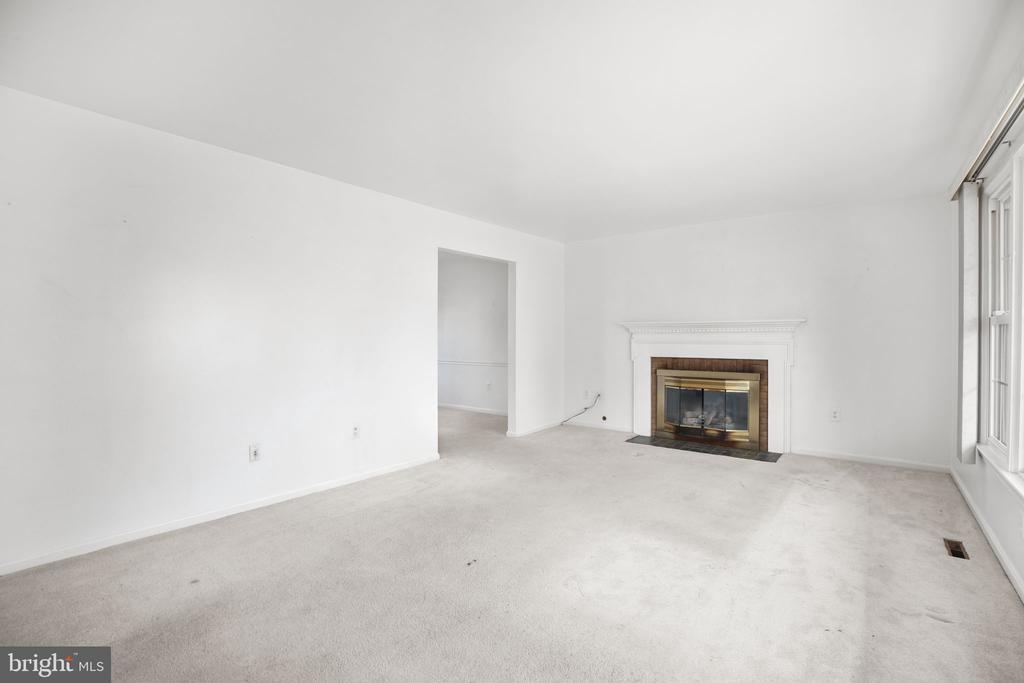 Springfield, Virginia, 22153, United States, 4 Bedrooms Bedrooms, ,4 BathroomsBathrooms,Residential,For Sale,1992836