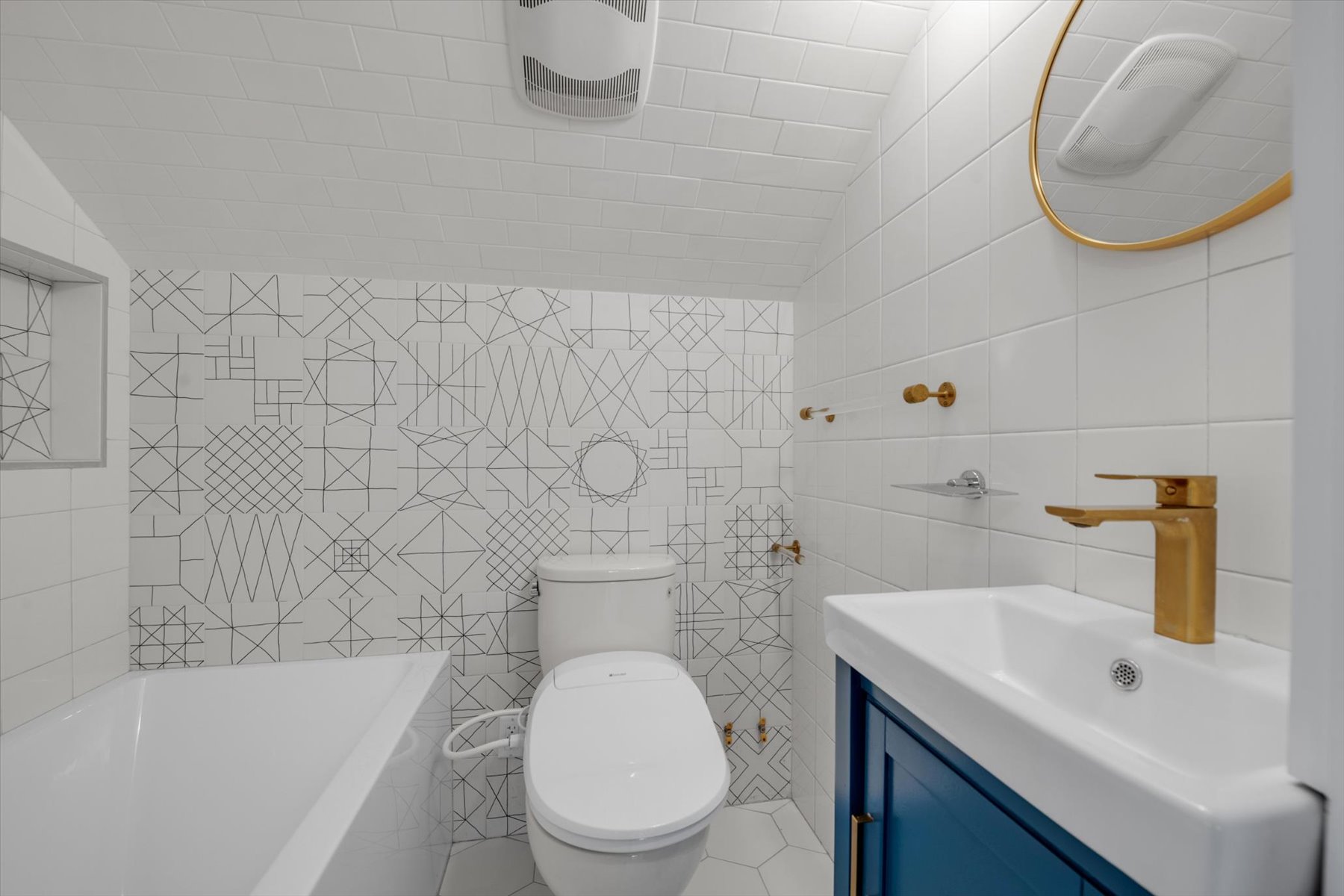  ?REMARKABLY RENOVATED SEMI DETACHED HOME IN FOREST HILLS HILLS? - 物件實景