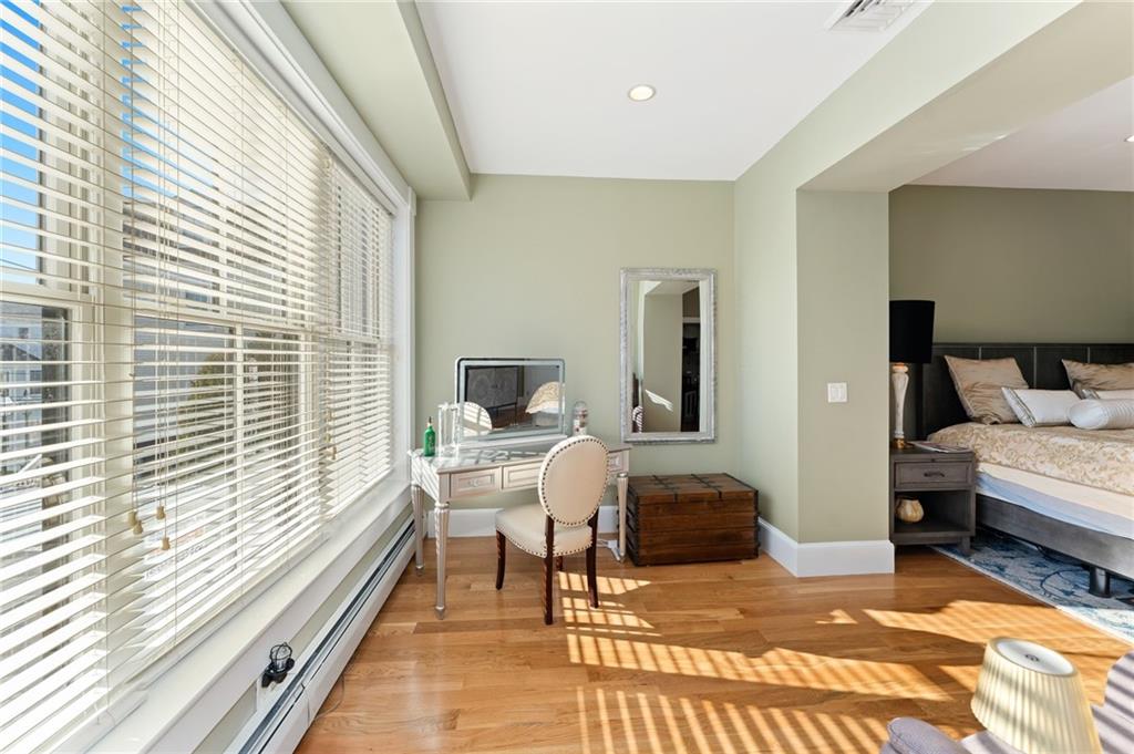 Bristol, Rhode Island, 02809, United States, 2 Bedrooms Bedrooms, ,3 BathroomsBathrooms,Residential,For Sale,1834727