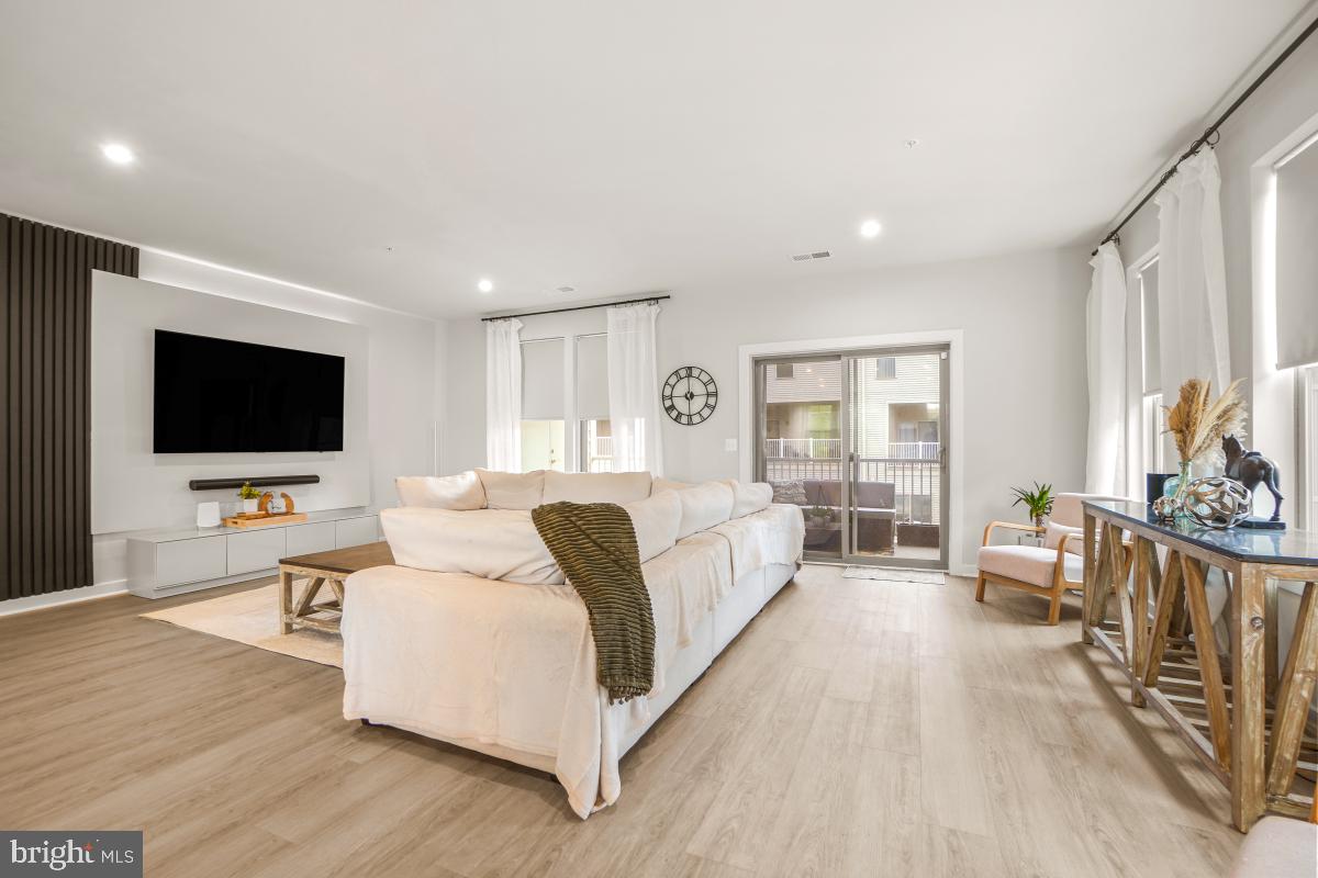 Manassas Park, Virginia, 20111, United States, 3 Bedrooms Bedrooms, ,3 BathroomsBathrooms,Residential,For Sale,1942849