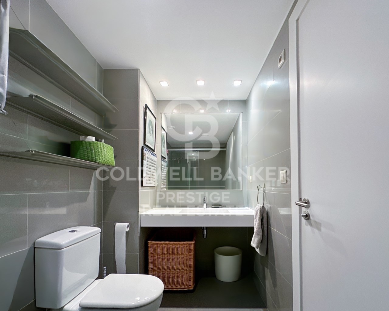Barcelona, Catalonia, ES, 4 Bedrooms Bedrooms, ,3 BathroomsBathrooms,Residential,For Sale,1526005