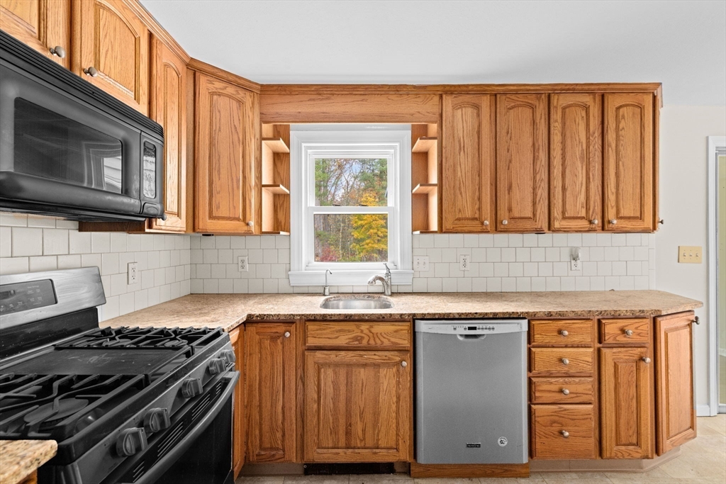 Mansfield, Massachusetts, 02048, United States, 3 Bedrooms Bedrooms, ,2 BathroomsBathrooms,Residential,For Sale,1991950