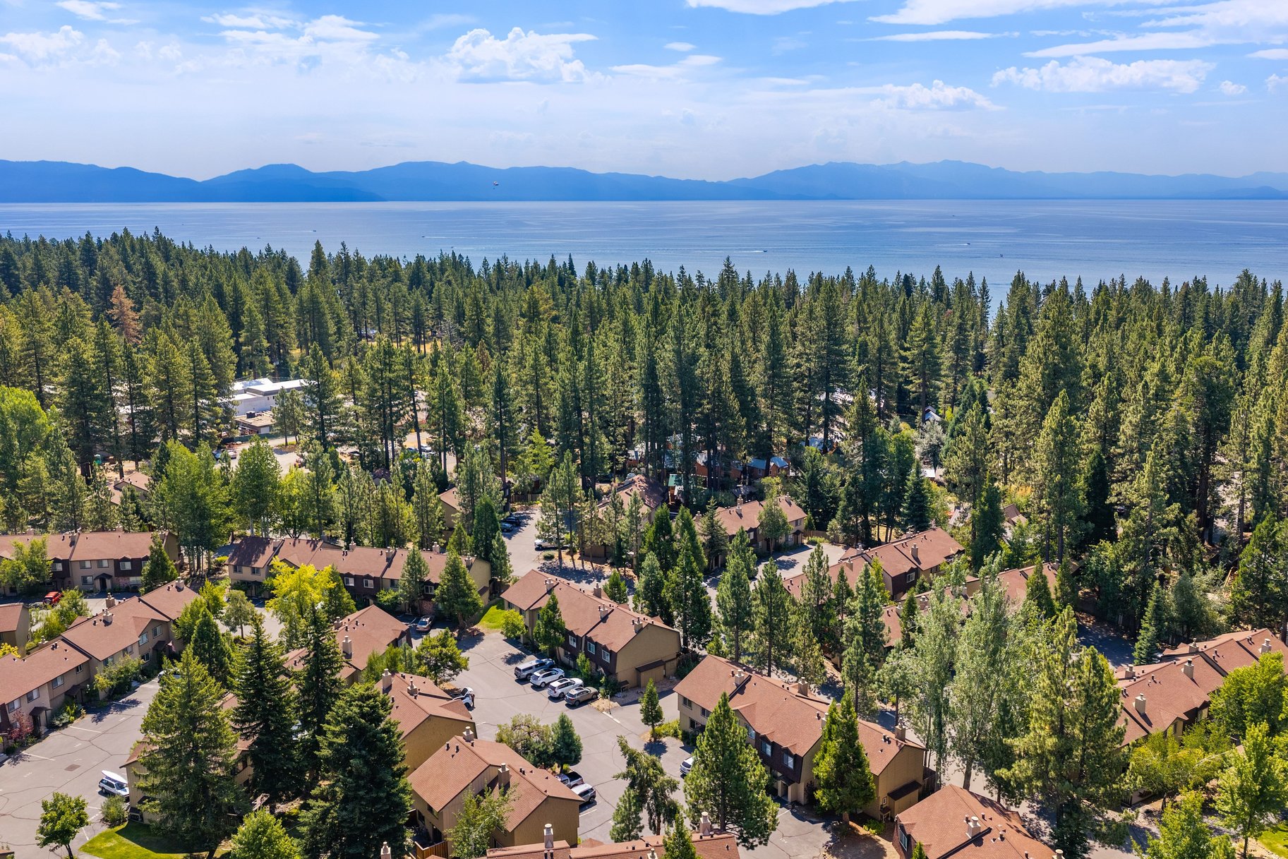  Lake Forest Glen 3 bedroom End Unit - 物件實景