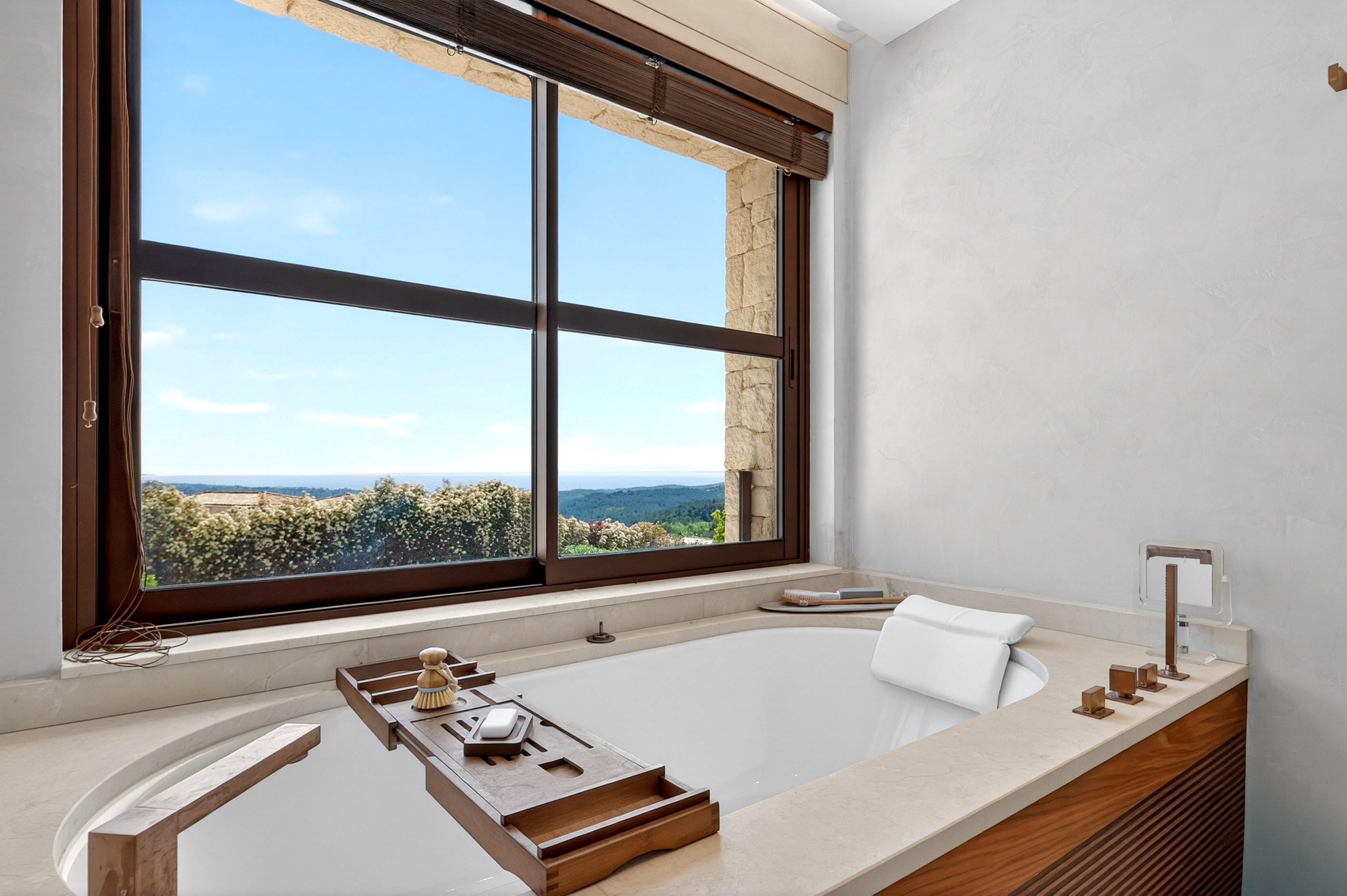  Roquefort-les-Pins villa with pool, 4 bedrooms and open views near Nice airport… - 物件實景