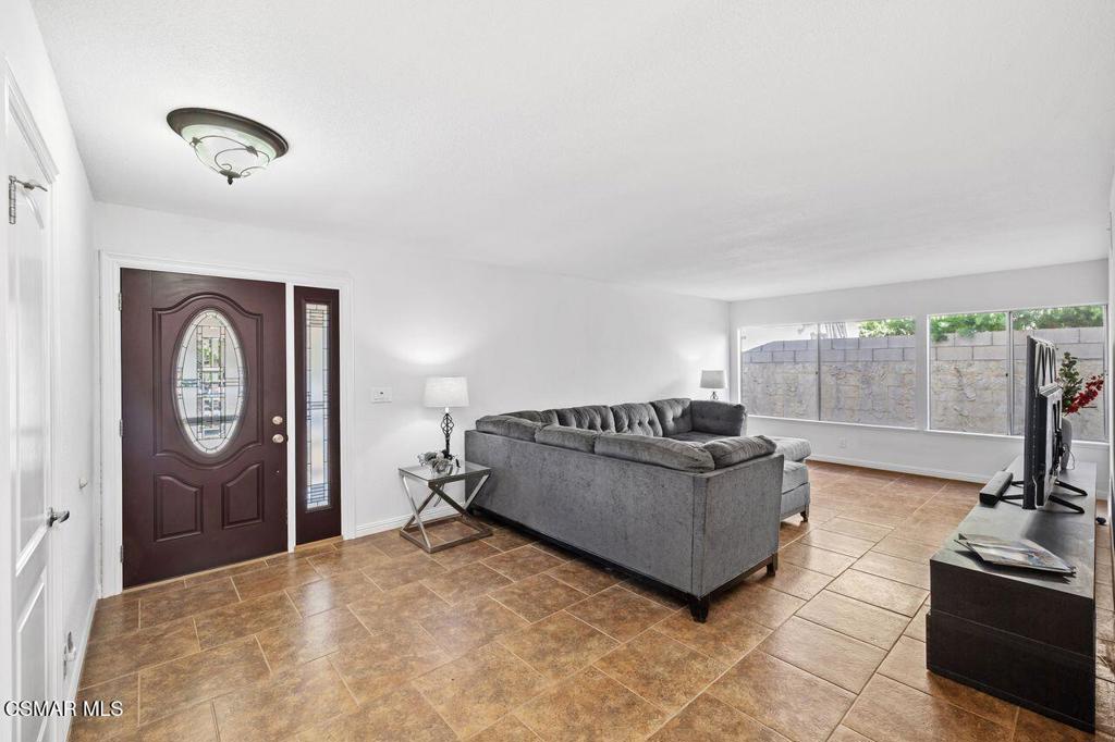 Simi Valley, California, 93065, United States, 3 Bedrooms Bedrooms, ,2 BathroomsBathrooms,Residential,For Sale,1960953