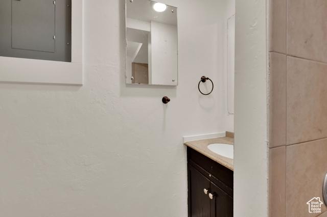 Centerville, Utah, 84014, United States, 4 Bedrooms Bedrooms, ,3 BathroomsBathrooms,Residential,For Sale,1944867
