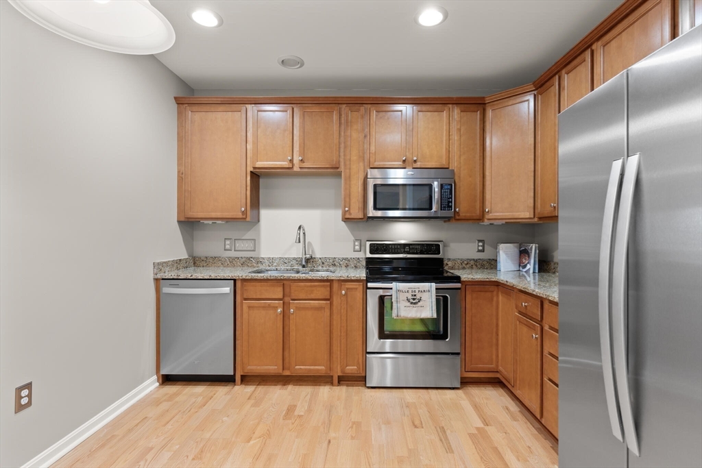 Braintree, Massachusetts, 02184, United States, 2 Bedrooms Bedrooms, ,2 BathroomsBathrooms,Residential,For Sale,1938636