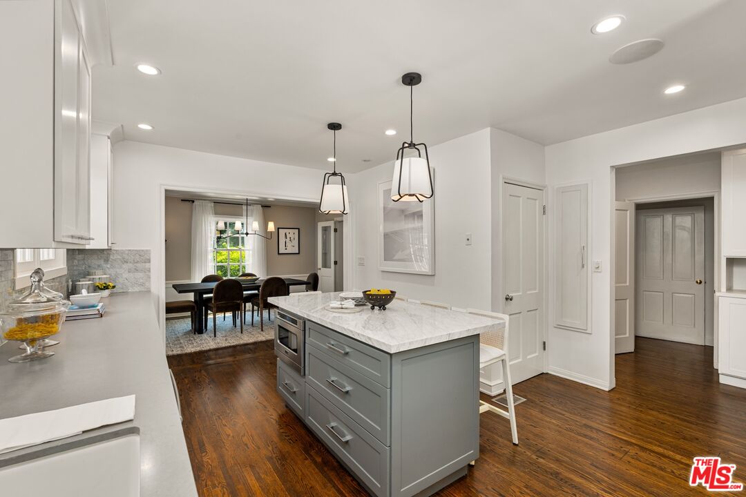 Los Angeles, California, 90046, United States, 3 Bedrooms Bedrooms, ,3 BathroomsBathrooms,Residential,For Sale,1906693
