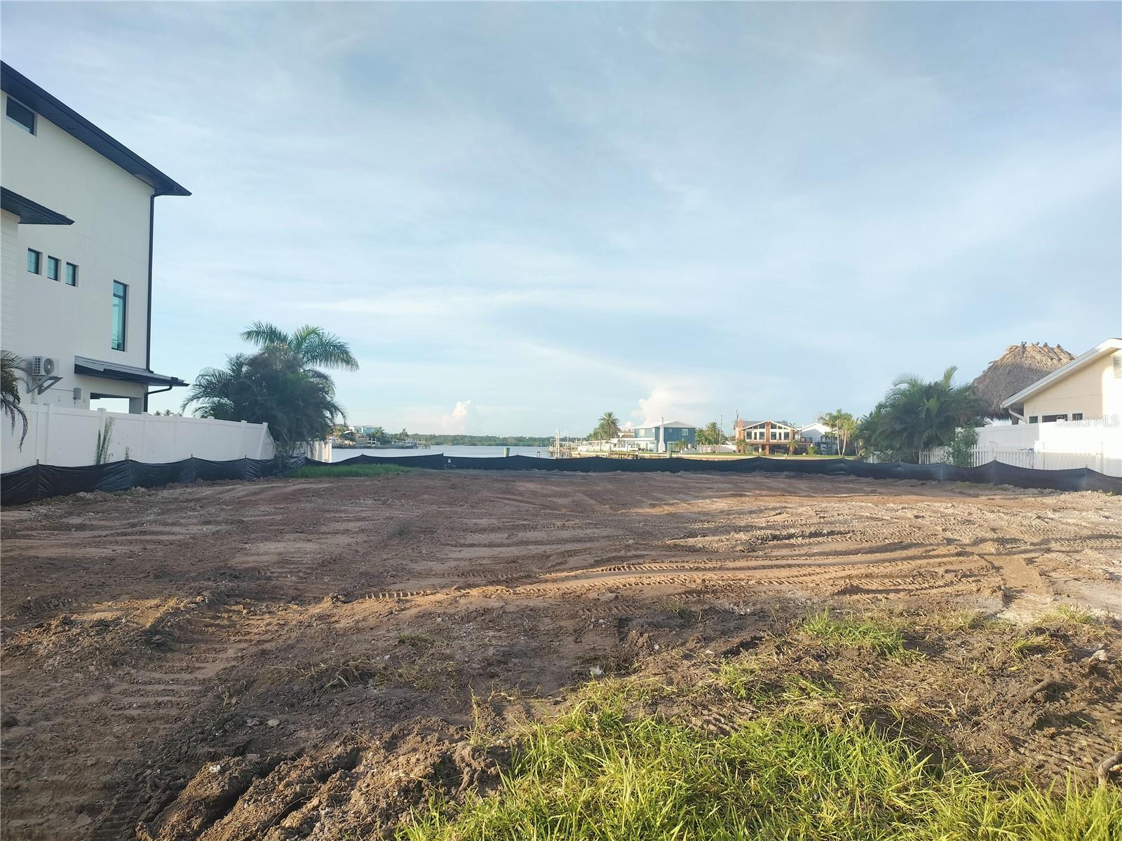 REDINGTON BEACH, Florida, 33708, United States, 1 Bedroom Bedrooms, ,1 BathroomBathrooms,Residential,For Sale,1731991