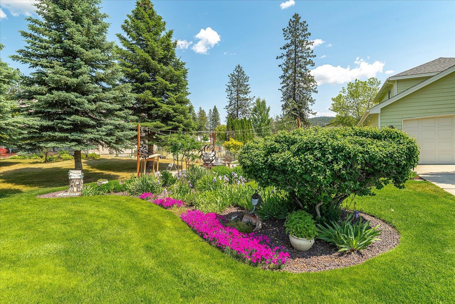 Nine Mile Falls, Washington, 99026, United States, 5 Bedrooms Bedrooms, ,3 BathroomsBathrooms,Residential,For Sale,1979574