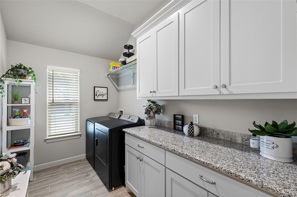 Granbury, Texas, 76049, United States, 4 Bedrooms Bedrooms, ,2 BathroomsBathrooms,Residential,For Sale,1983428