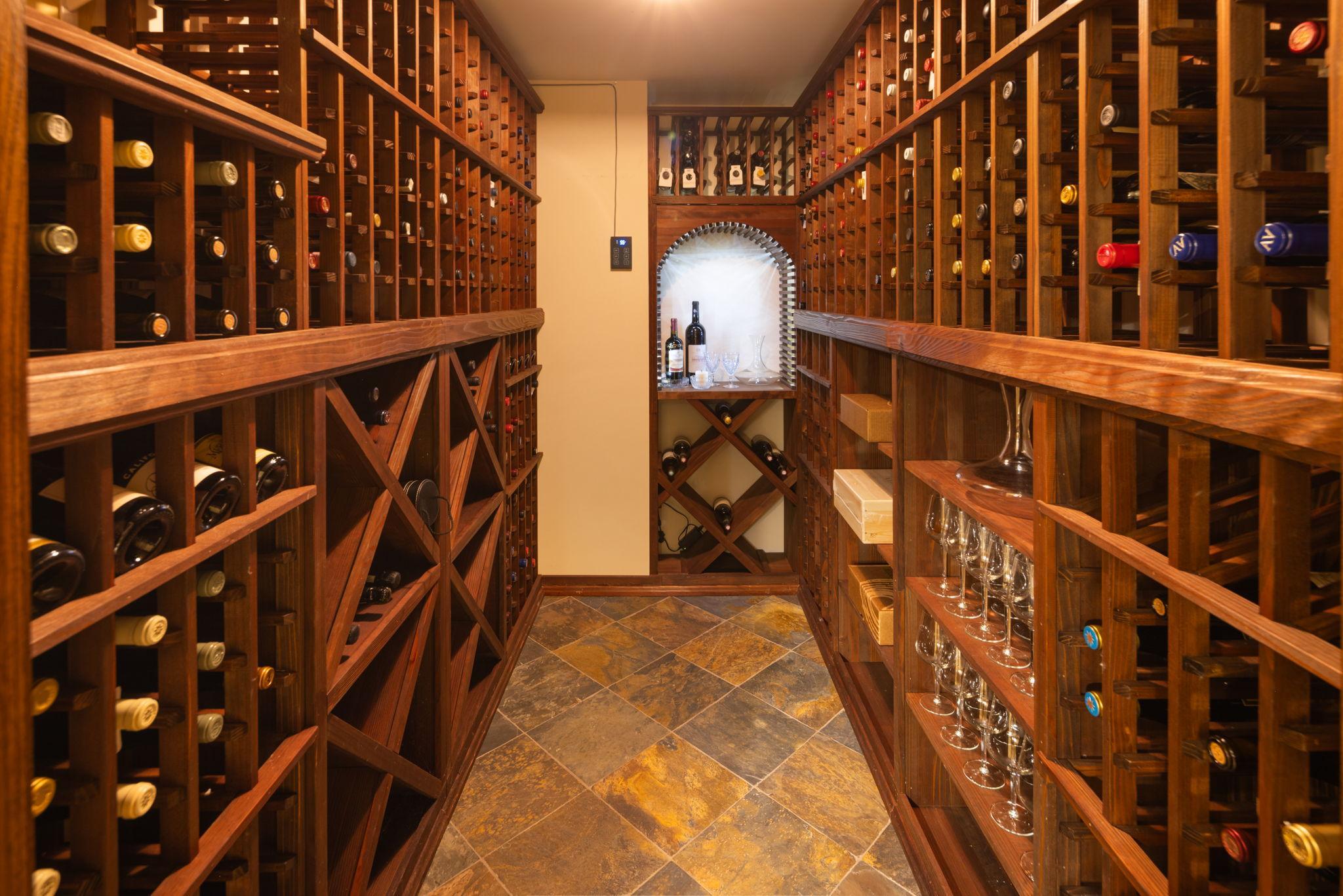 Minneapolis, Minnesota, 55405, United States, 5 Bedrooms Bedrooms, ,3 BathroomsBathrooms,Residential,For Sale,2000918