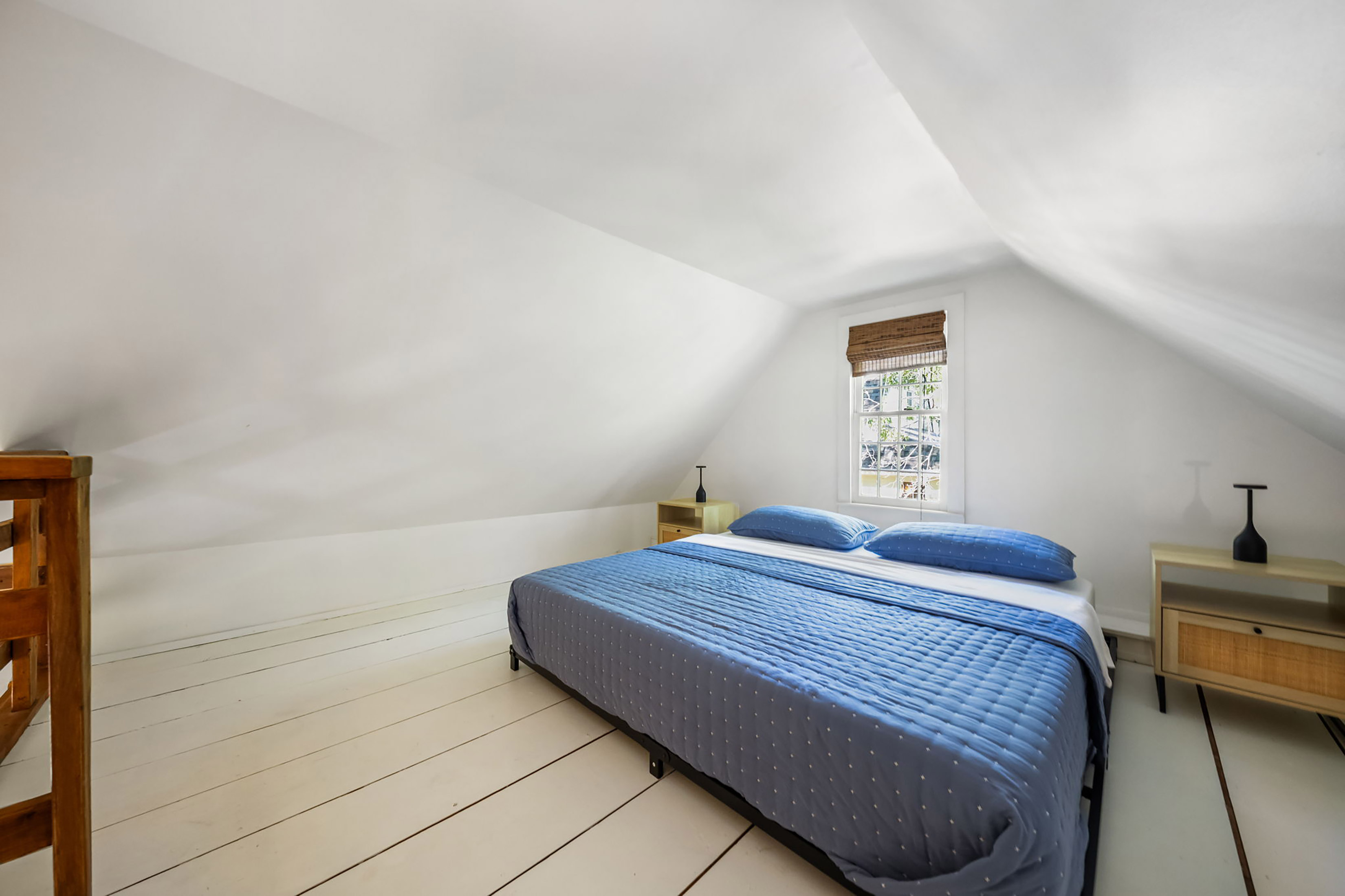  Live Timeless in Coveted Farmhouse on 4+ Private Gated Acres In Roswell - 物件實景