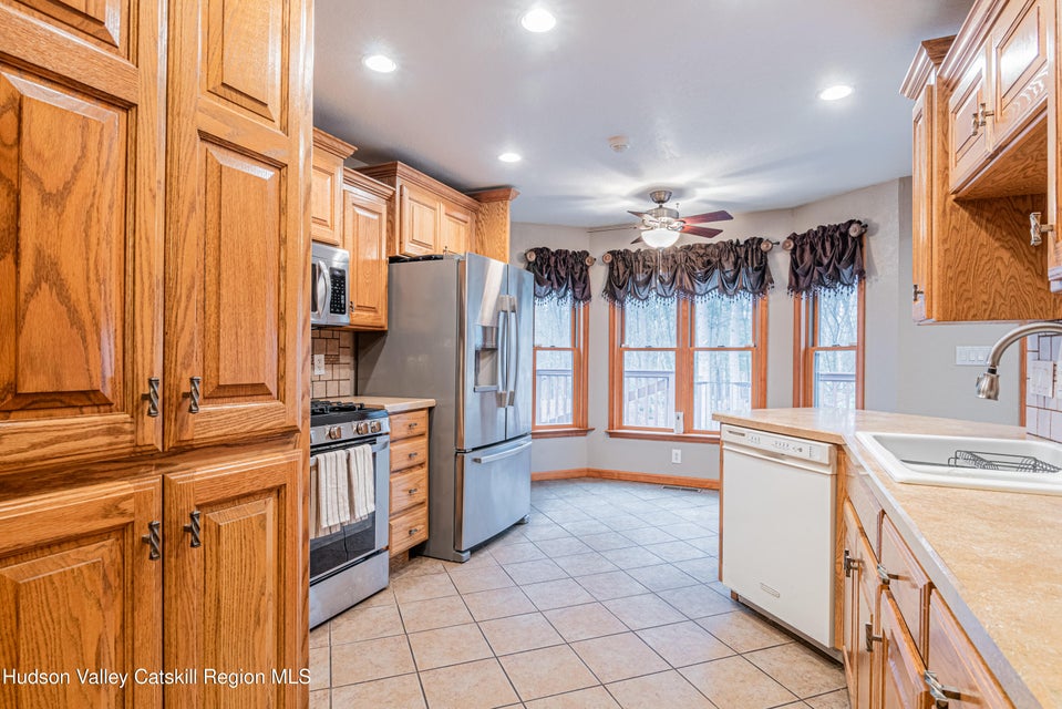 Saugerties, New York, 12477, United States, 4 Bedrooms Bedrooms, ,4 BathroomsBathrooms,Residential,For Sale,1928425